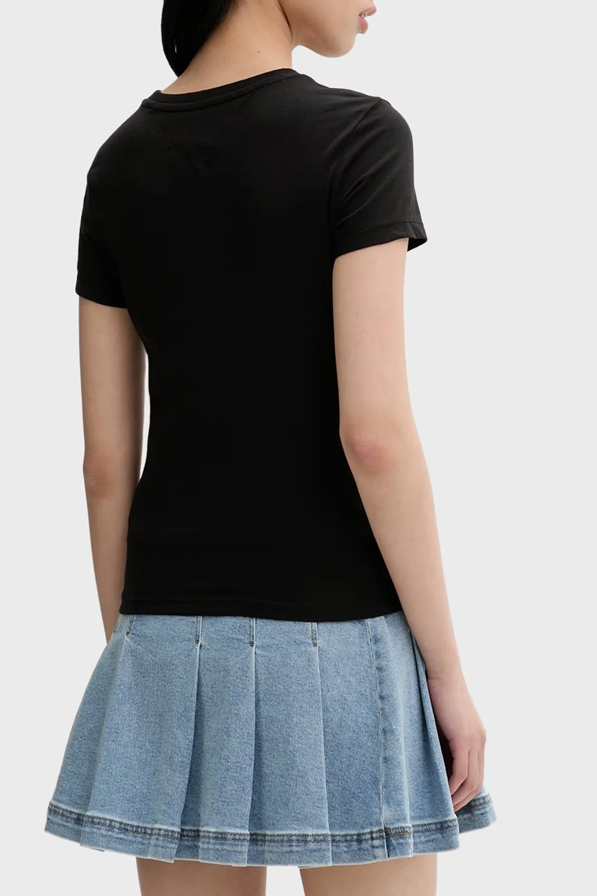 Tommy Jeans Pamuklu Slim Fit Logo Baskılı Bisiklet Yaka Kadın T Shirt DW0DW18398 0GK SİYAH - 3