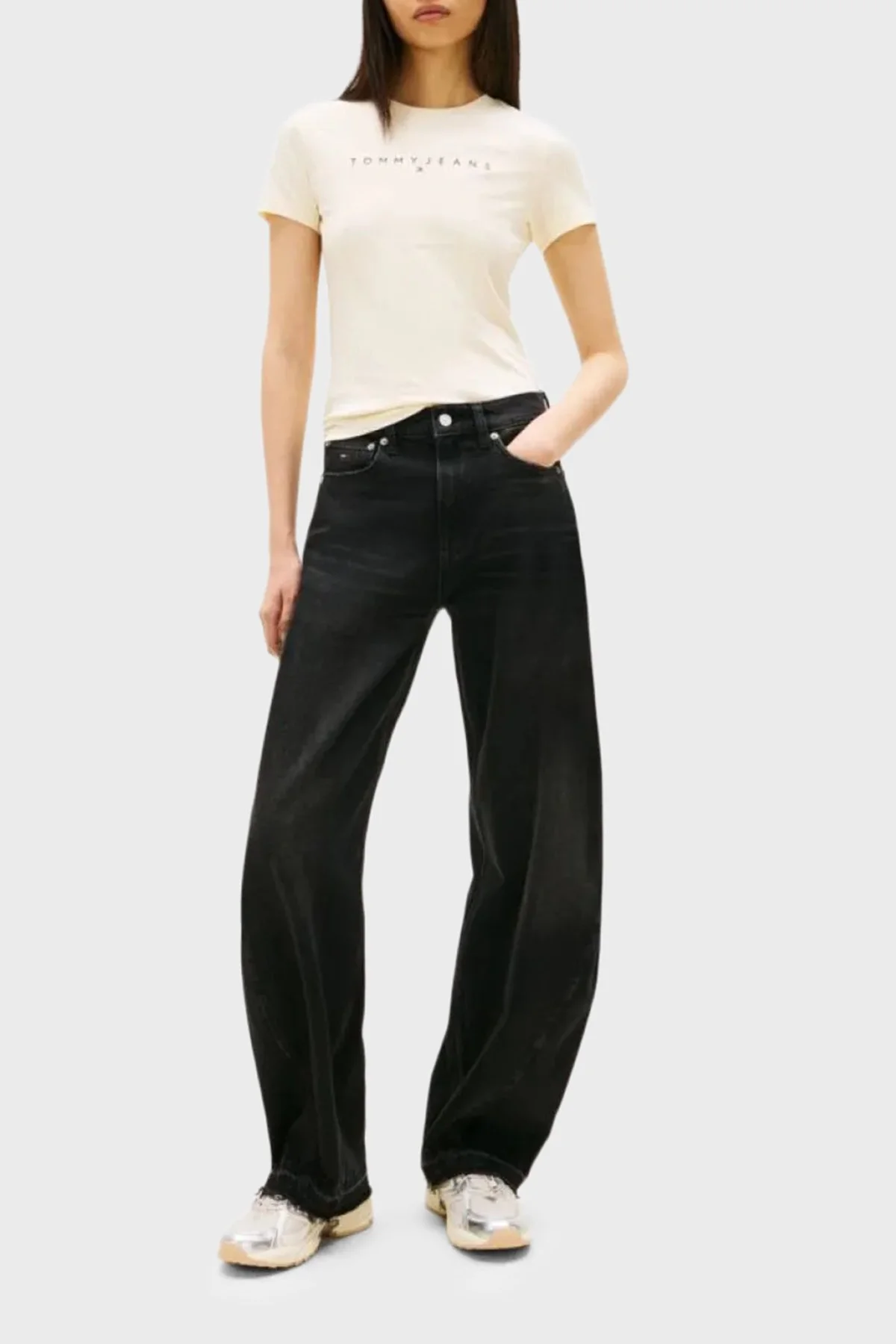 Tommy Jeans Pamuklu Slim Fit Logo Baskılı Bisiklet Yaka Kadın T Shirt DW0DW18398 AA7 BEJ - 2