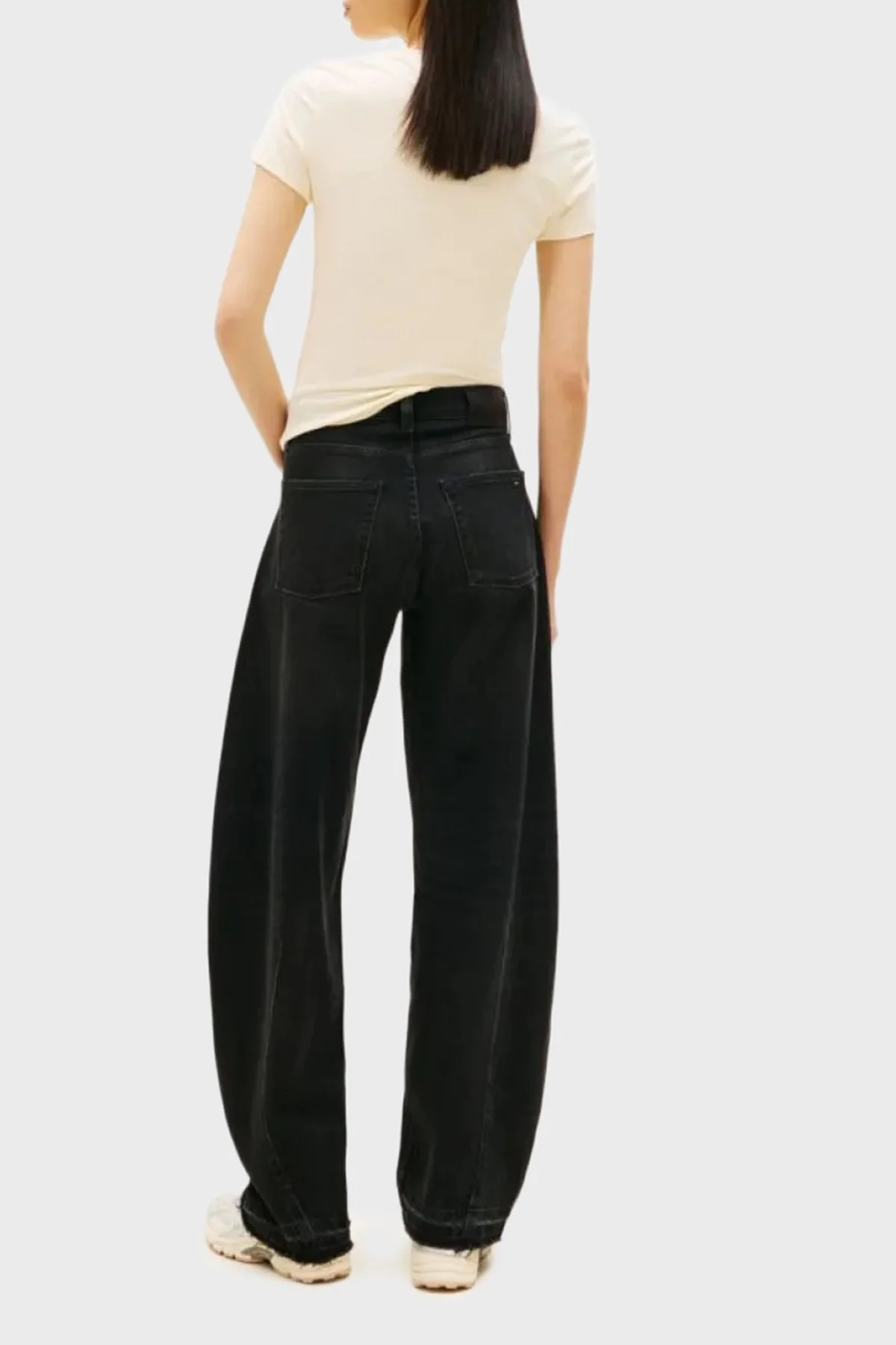 Tommy Jeans Pamuklu Slim Fit Logo Baskılı Bisiklet Yaka Kadın T Shirt DW0DW18398 AA7 BEJ - 3