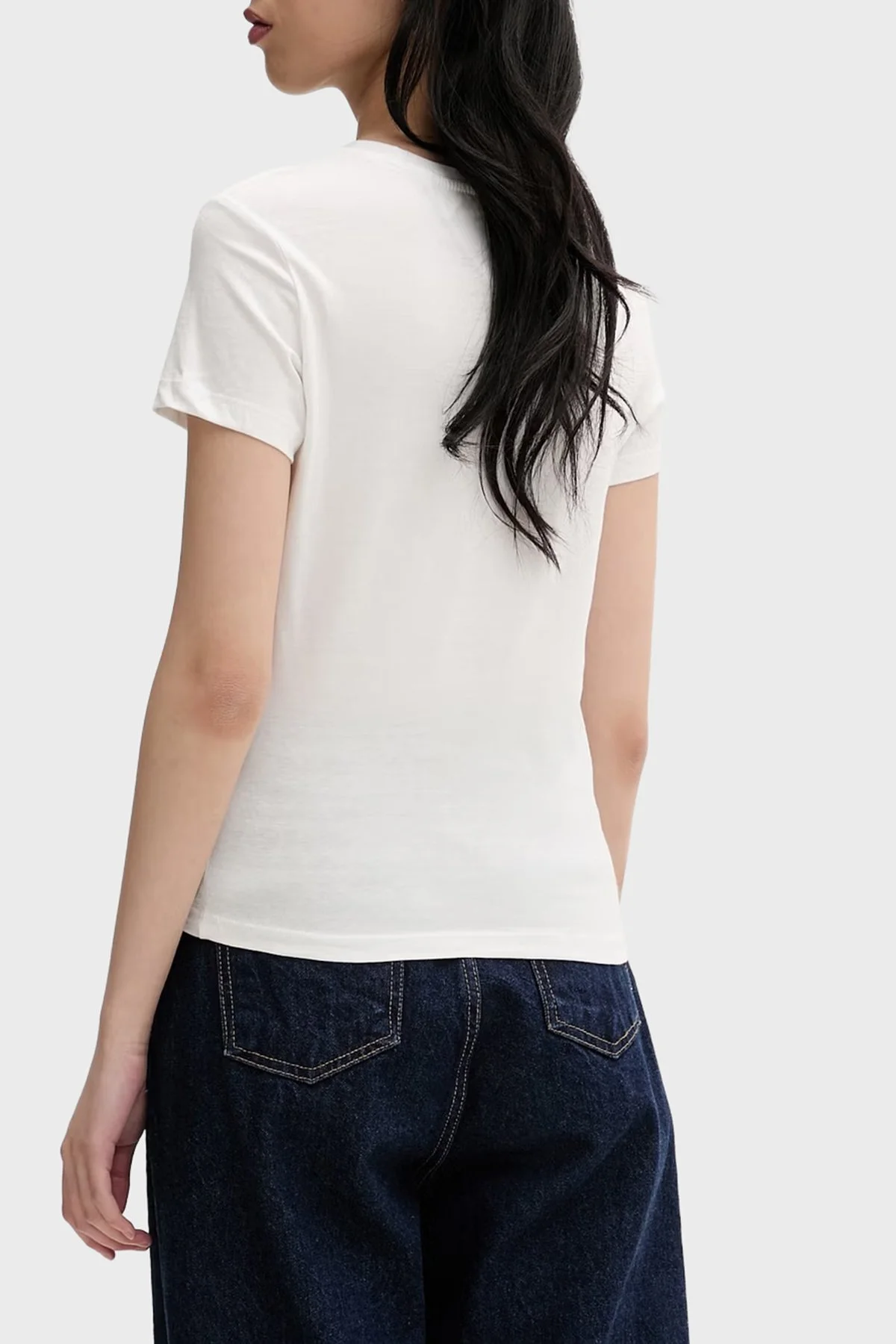 Tommy Jeans Pamuklu Slim Fit Logo Baskılı Bisiklet Yaka Kadın T Shirt DW0DW18398 YBL BEYAZ - 3