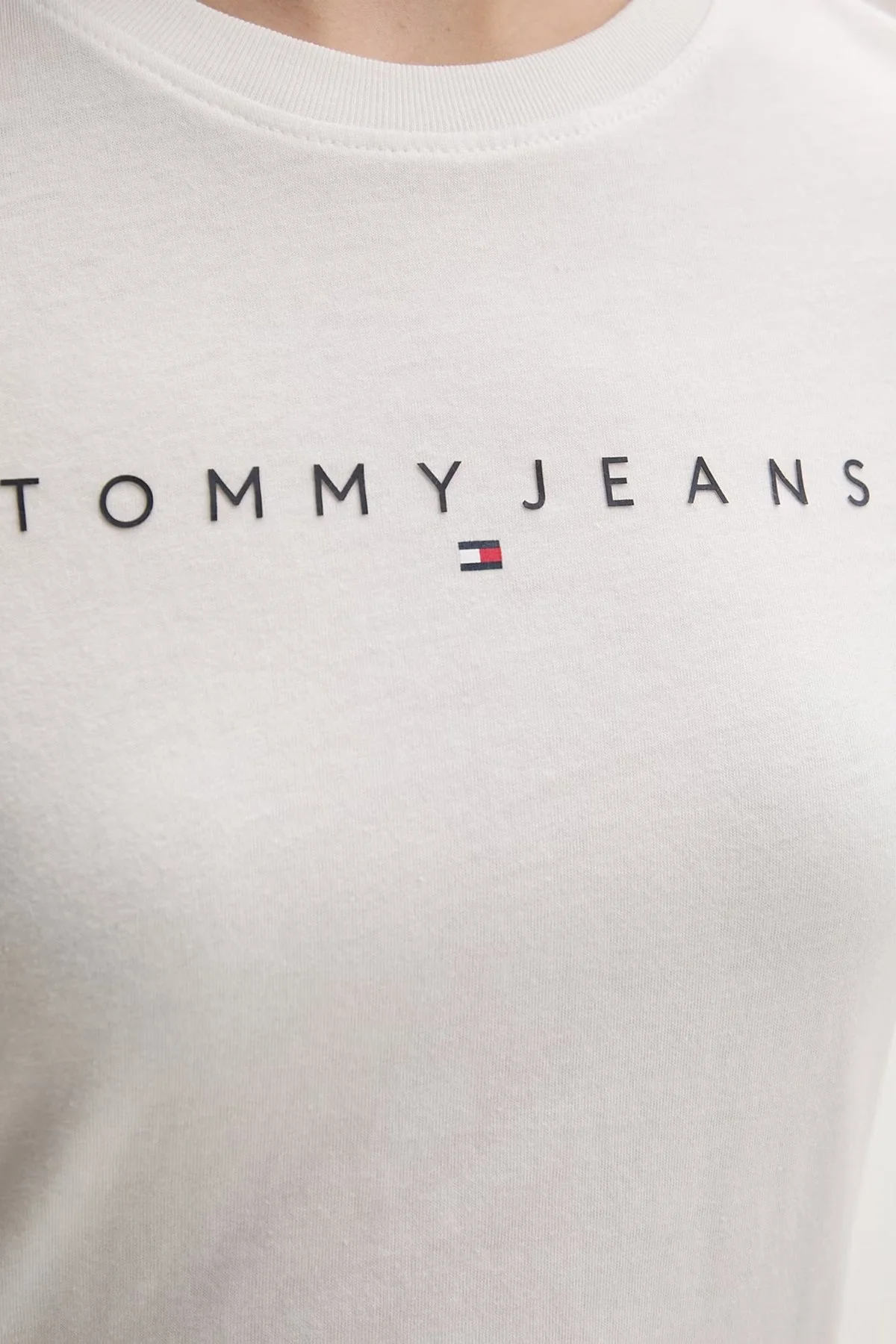 Tommy Jeans Pamuklu Slim Fit Logo Baskılı Bisiklet Yaka Kadın T Shirt DW0DW18398 YBL BEYAZ - 5