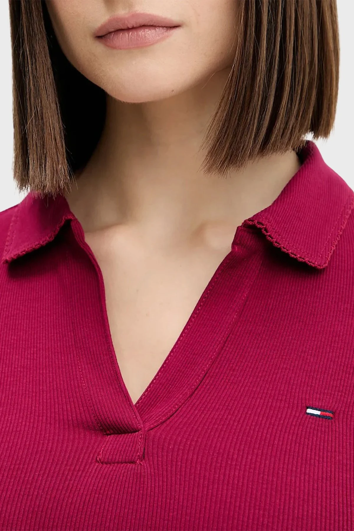 Tommy Jeans Pamuklu Slim Fit Logolu Bayan Polo Yaka T Shirt DW0DW21933 VLC VİŞNE - 9