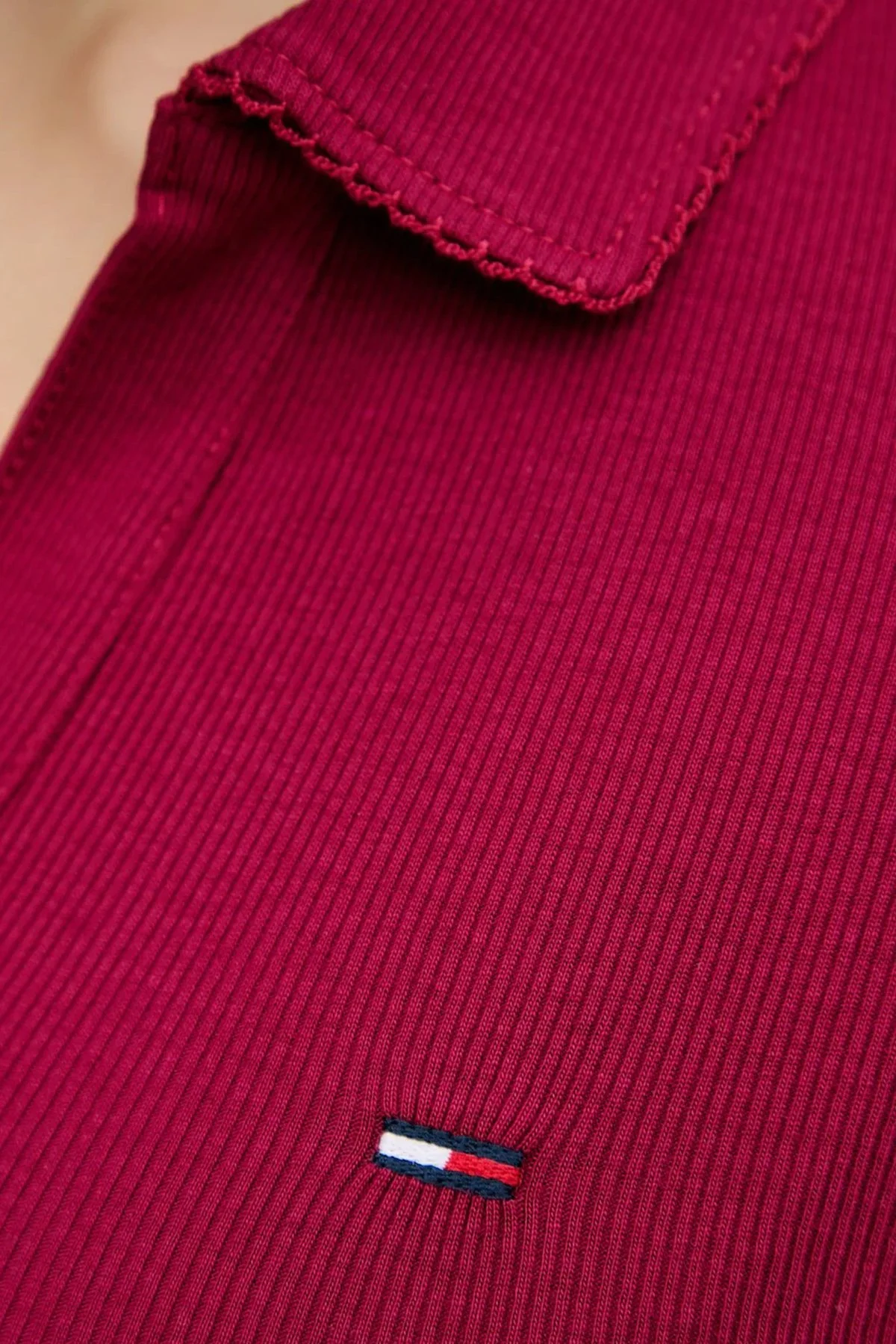 Tommy Jeans Pamuklu Slim Fit Logolu Bayan Polo Yaka T Shirt DW0DW21933 VLC VİŞNE - 10