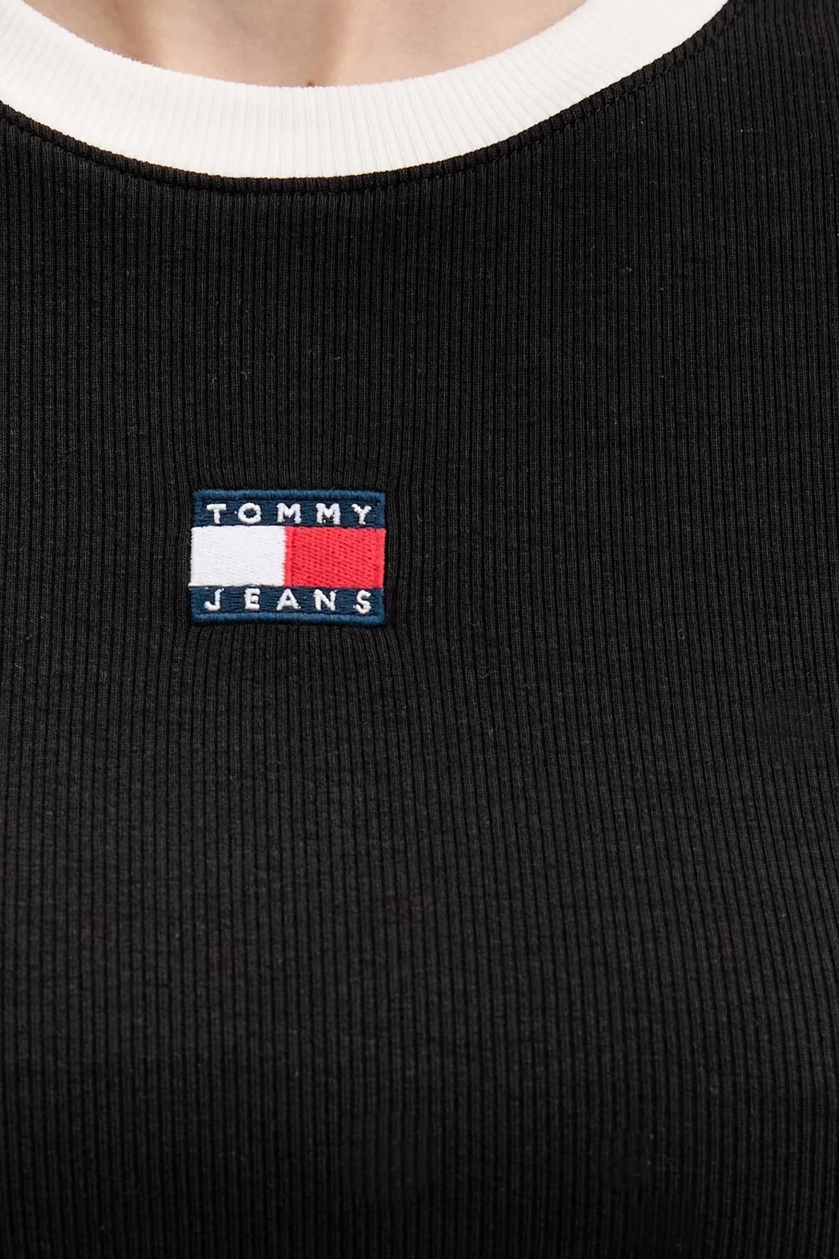 Tommy Jeans Pamuklu Slim Fit Logolu Bisiklet Yaka Kadın T Shirt DW0DW22575 BDS SİYAH - 5