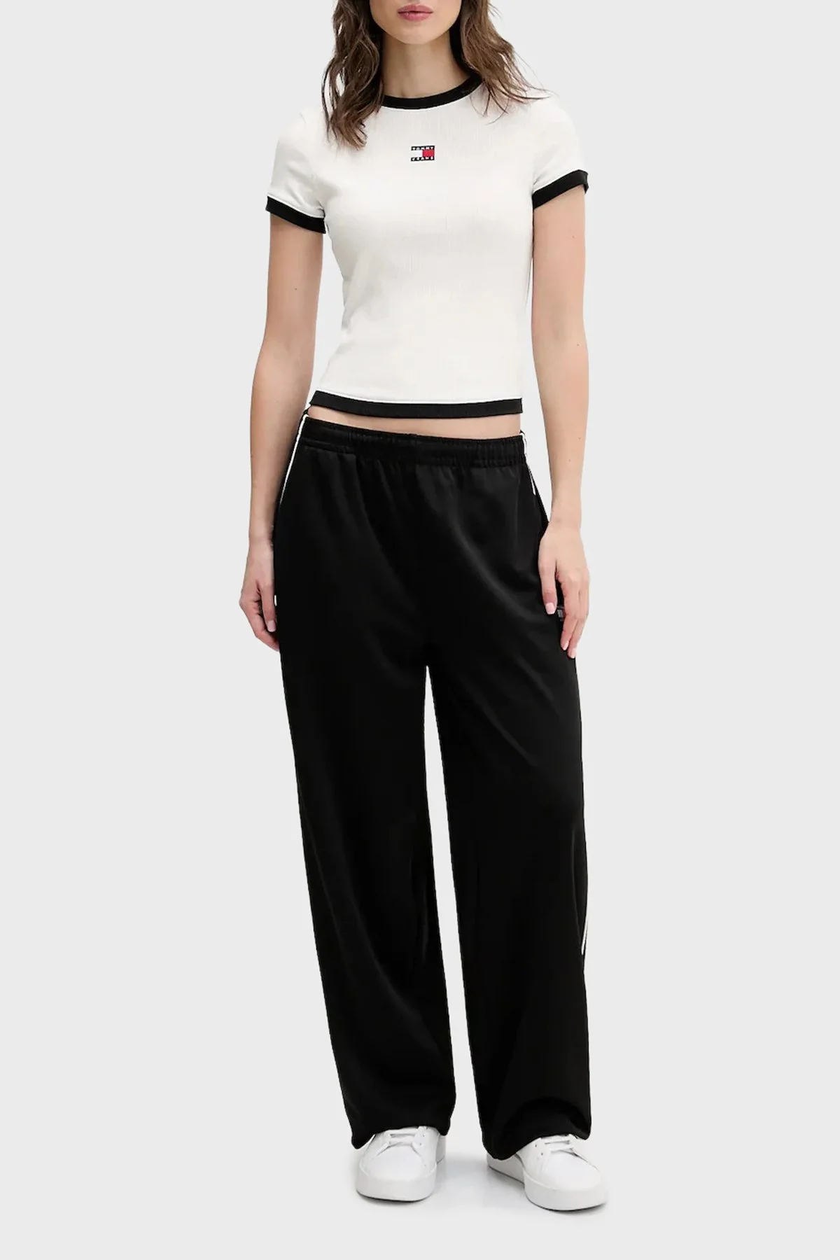 Tommy Jeans Pamuklu Slim Fit Logolu Bisiklet Yaka Bayan T Shirt DW0DW22575 YBL BEYAZ - 2