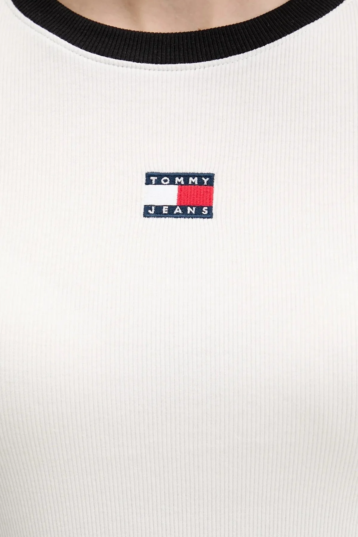 Tommy Jeans Pamuklu Slim Fit Logolu Bisiklet Yaka Bayan T Shirt DW0DW22575 YBL BEYAZ - 5