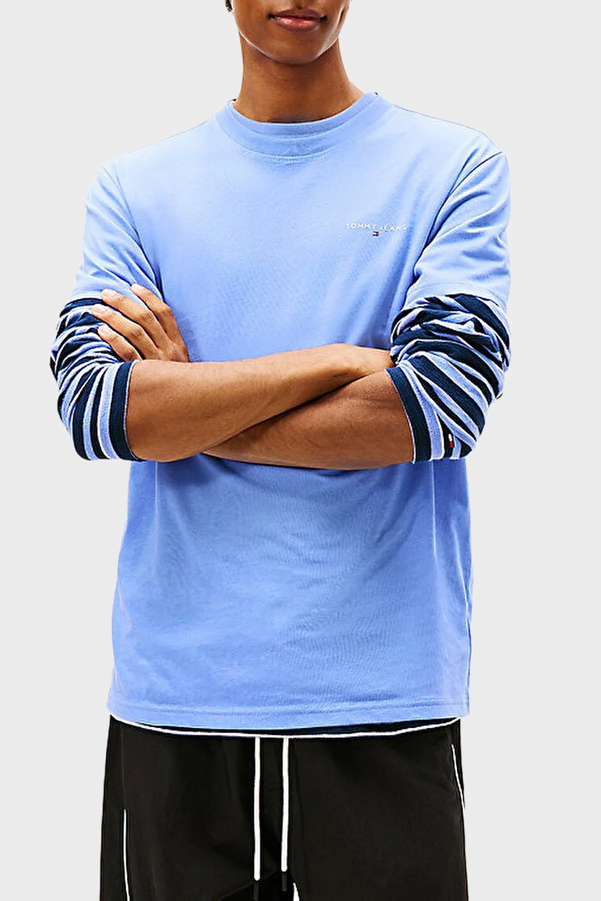 Tommy Jeans Pamuklu Slim Fit Logolu Bisiklet Yaka Erkek T Shirt DM0DM21780 C58 AÇIK MAVİ - 2