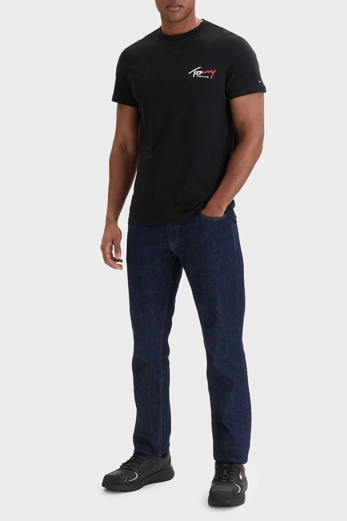 Tommy Jeans Pamuklu Slim Fit Logolu Bisiklet Yaka Erkek T Shirt DM0DM22538 BDS SİYAH - 2