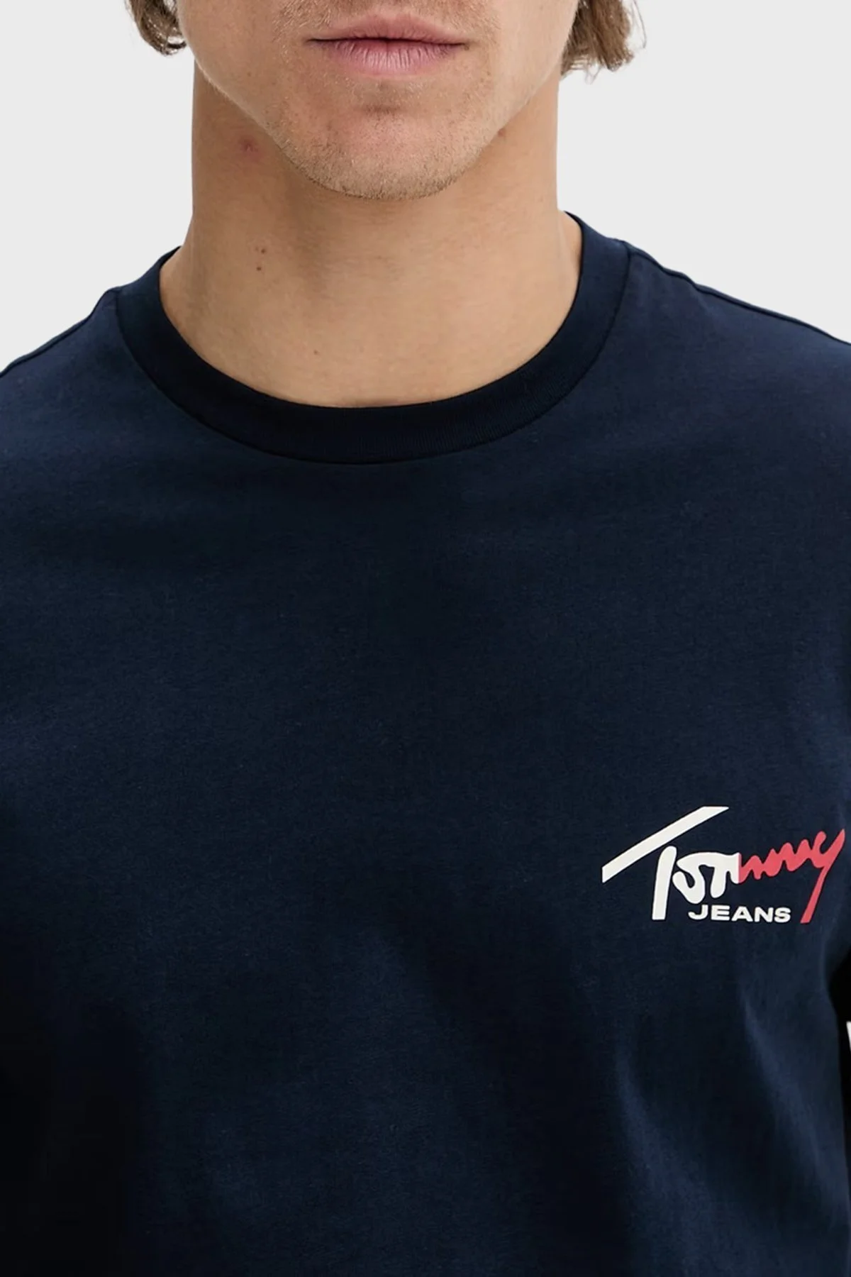 Tommy Jeans Pamuklu Slim Fit Logolu Bisiklet Yaka Erkek T Shirt DM0DM22538 C1G LACİVERT - 4