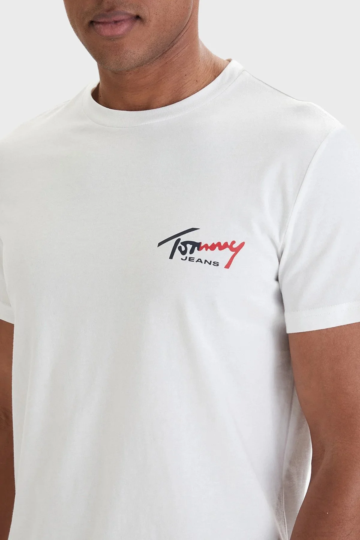 Tommy Jeans Pamuklu Slim Fit Logolu Bisiklet Yaka Erkek T Shirt DM0DM22538 YBL BEYAZ - 4