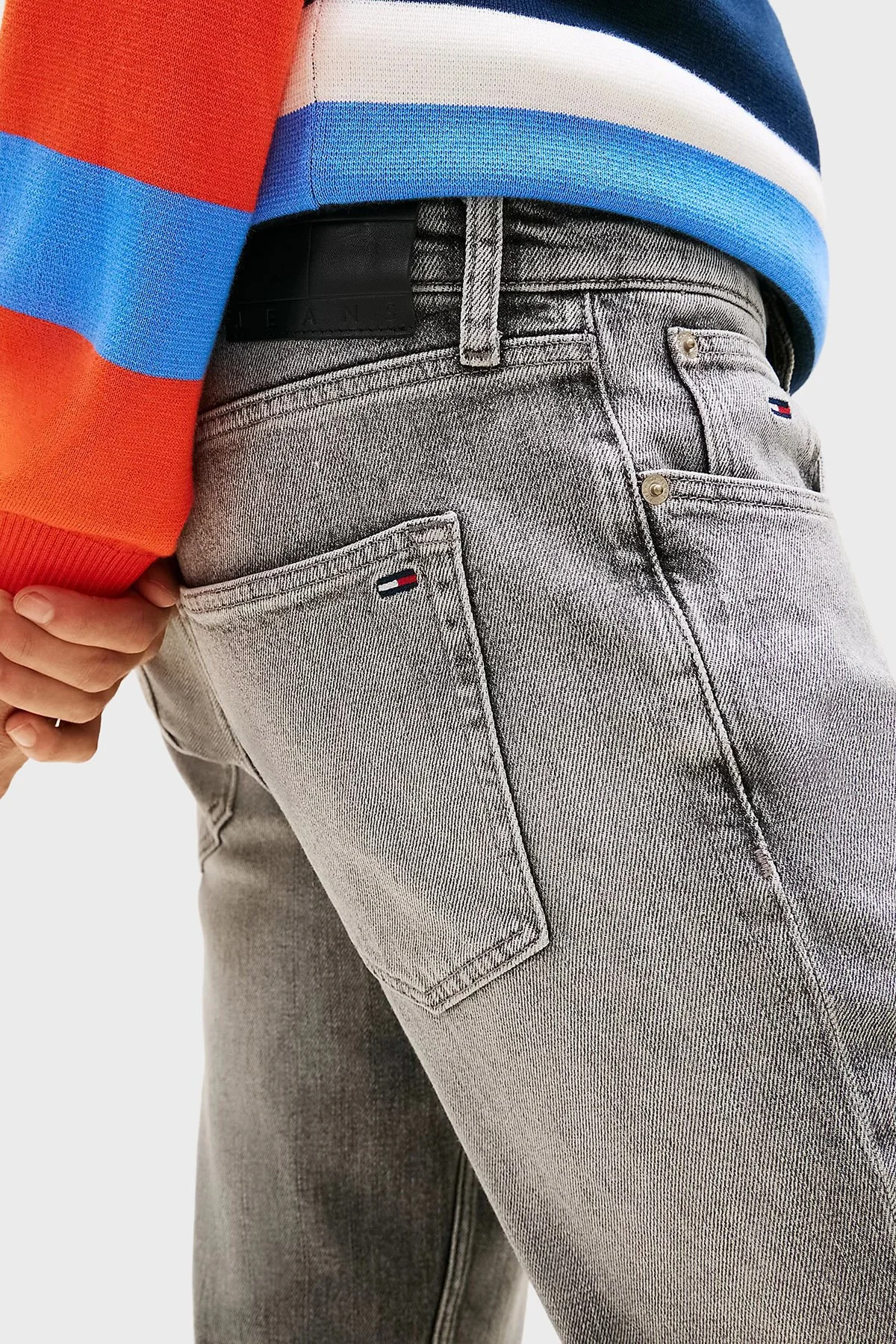 Tommy Jeans Pamuklu Slim Fit Normal Bel Dar Paça Jeans Erkek Kot Pantolon DM0DM22926 1DA GRİ - 4