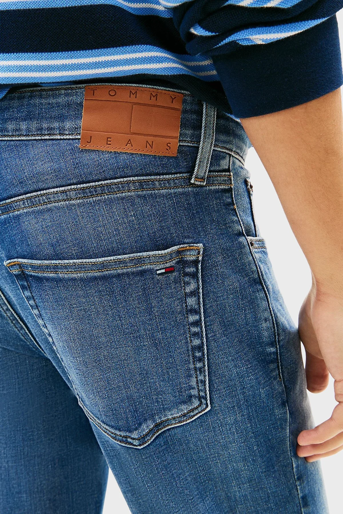 Tommy Jeans Pamuklu Slim Fit Normal Bel Dar Paça Jeans Erkek Kot Pantolon DM0DM22960 1A5 MAVİ - 4