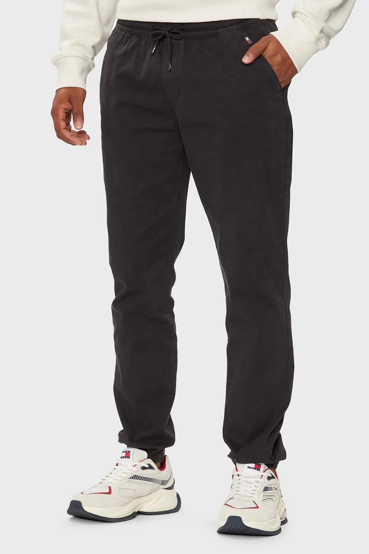 Tommy Jeans Pamuklu Slim Fit Normal Bel Lastikli Paça Jogger Erkek Pantolon DM0DM20456 BDS SİYAH - 1