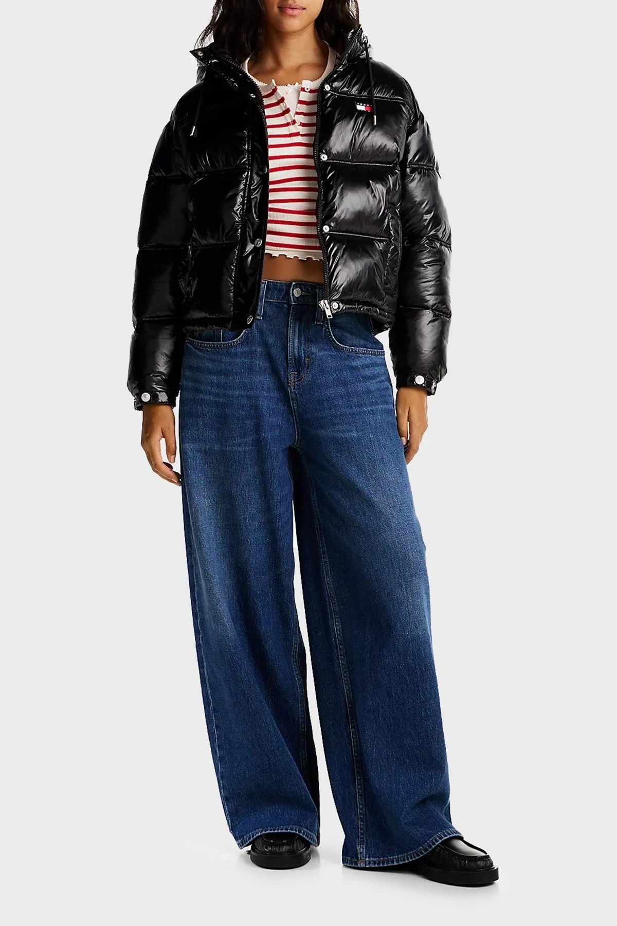 Tommy Jeans Parlak Su İtici Regular Fit Kapüşonlu Kısa Şişme Bayan Mont DW0DW20210 BDS SİYAH - 3