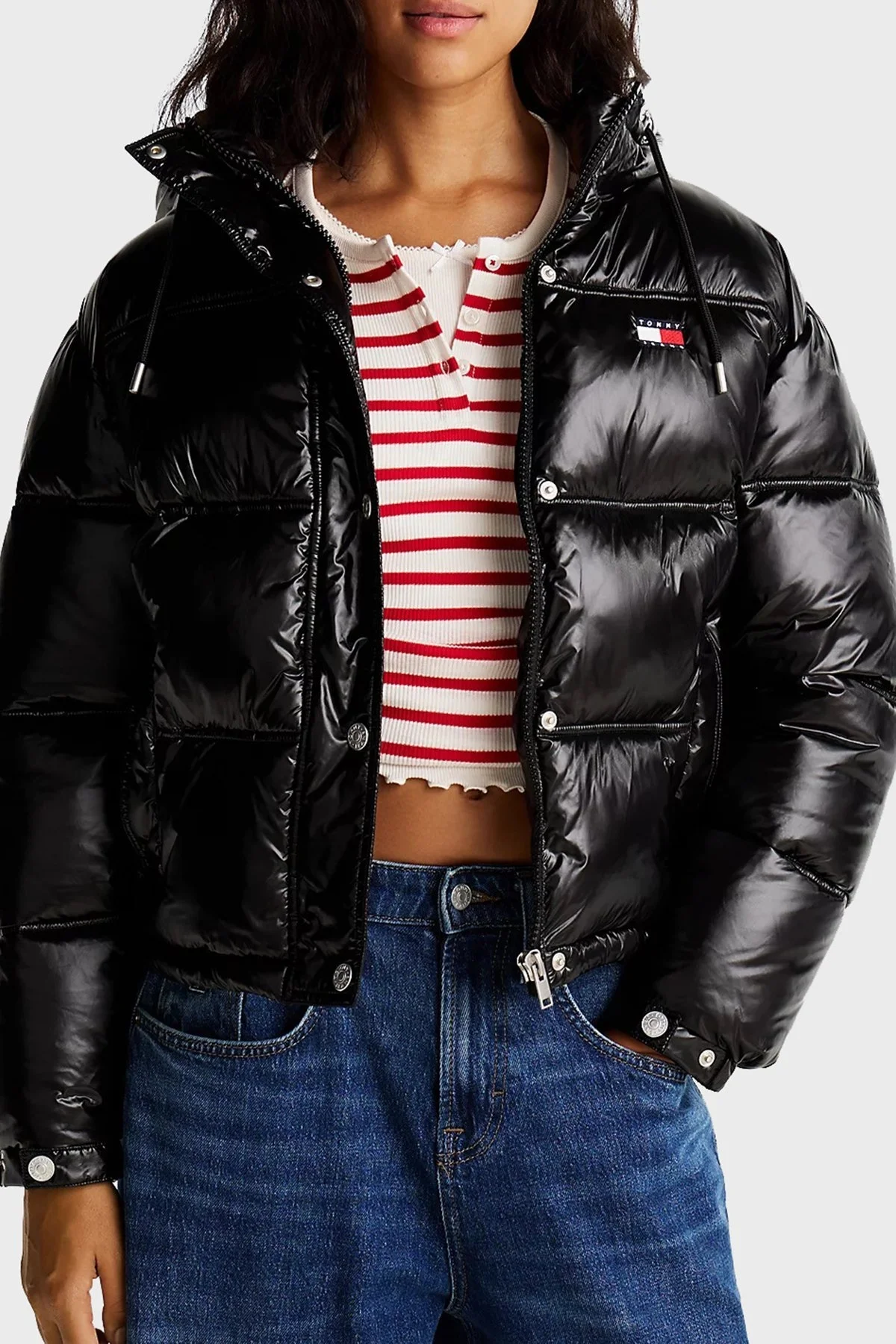 Tommy Jeans Parlak Su İtici Regular Fit Kapüşonlu Kısa Şişme Bayan Mont DW0DW20210 BDS SİYAH - 6