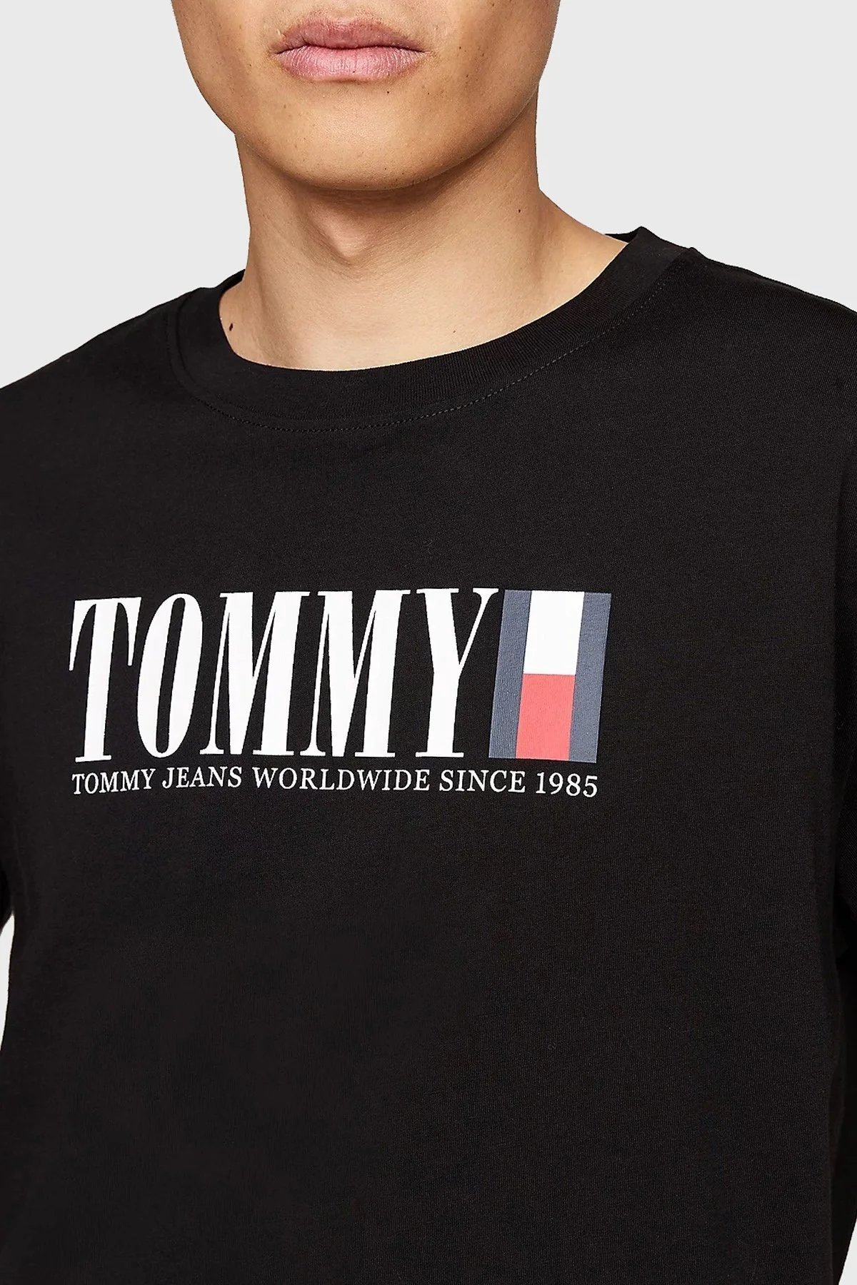 Tommy Jeans Regular Fit Bisiklet Yaka Erkek T Shirt DM0DM18533 BDS SİYAH - 3