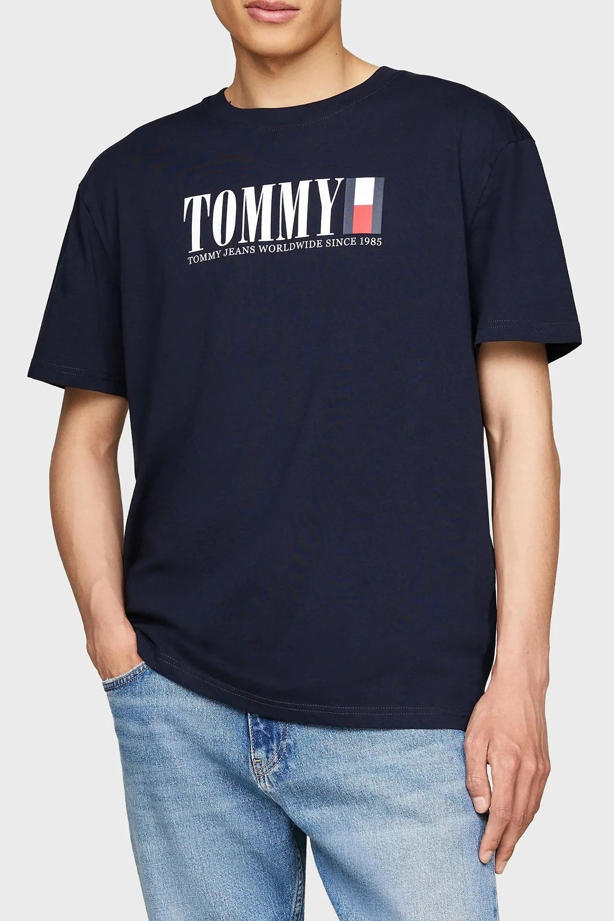 Tommy Jeans Regular Fit Bisiklet Yaka Erkek T Shirt DM0DM18533 C1G LACİVERT - 1