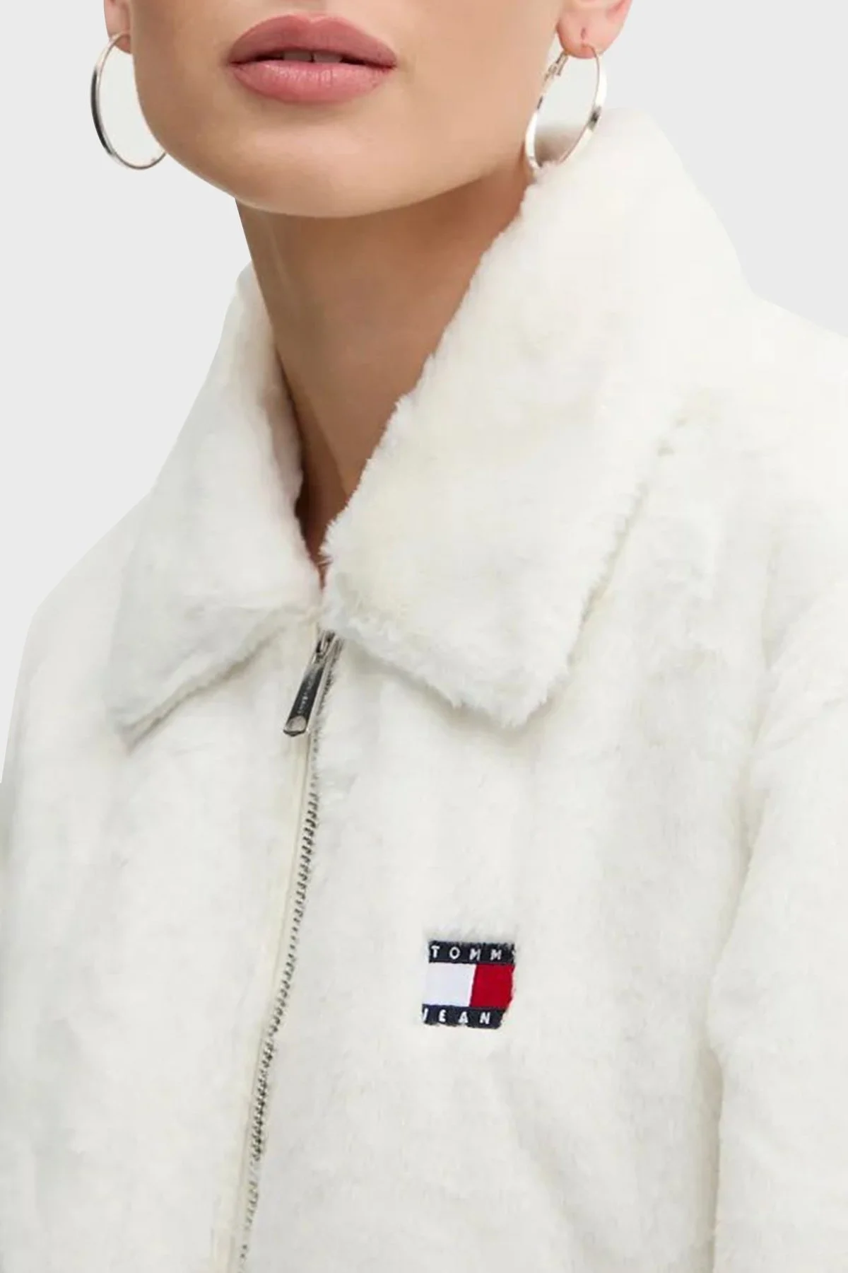 Tommy Jeans Regular Fit Ceket Yaka Kısa Peluş Bayan Mont DW0DW19523 YBI BEYAZ - 4