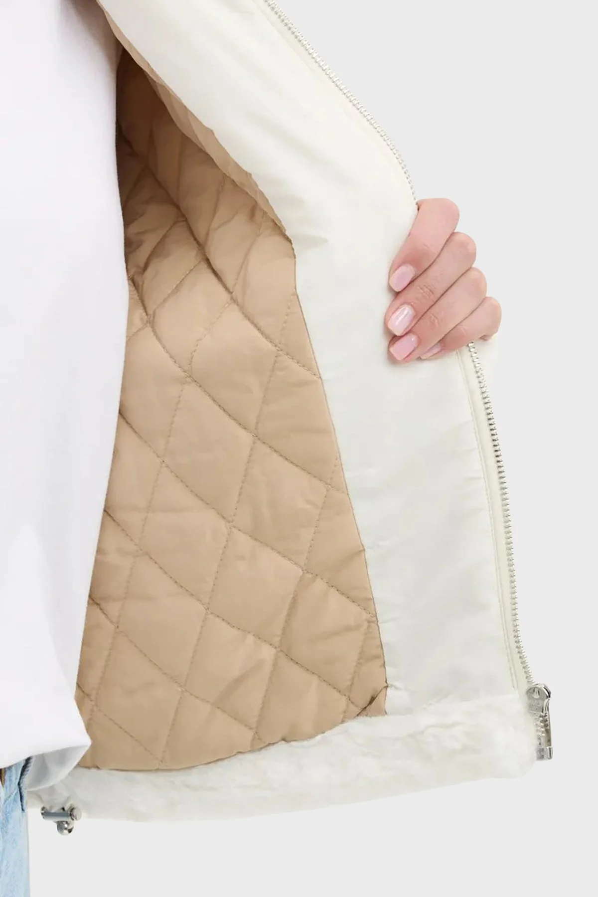 Tommy Jeans Regular Fit Ceket Yaka Kısa Peluş Bayan Mont DW0DW19523 YBI BEYAZ - 6