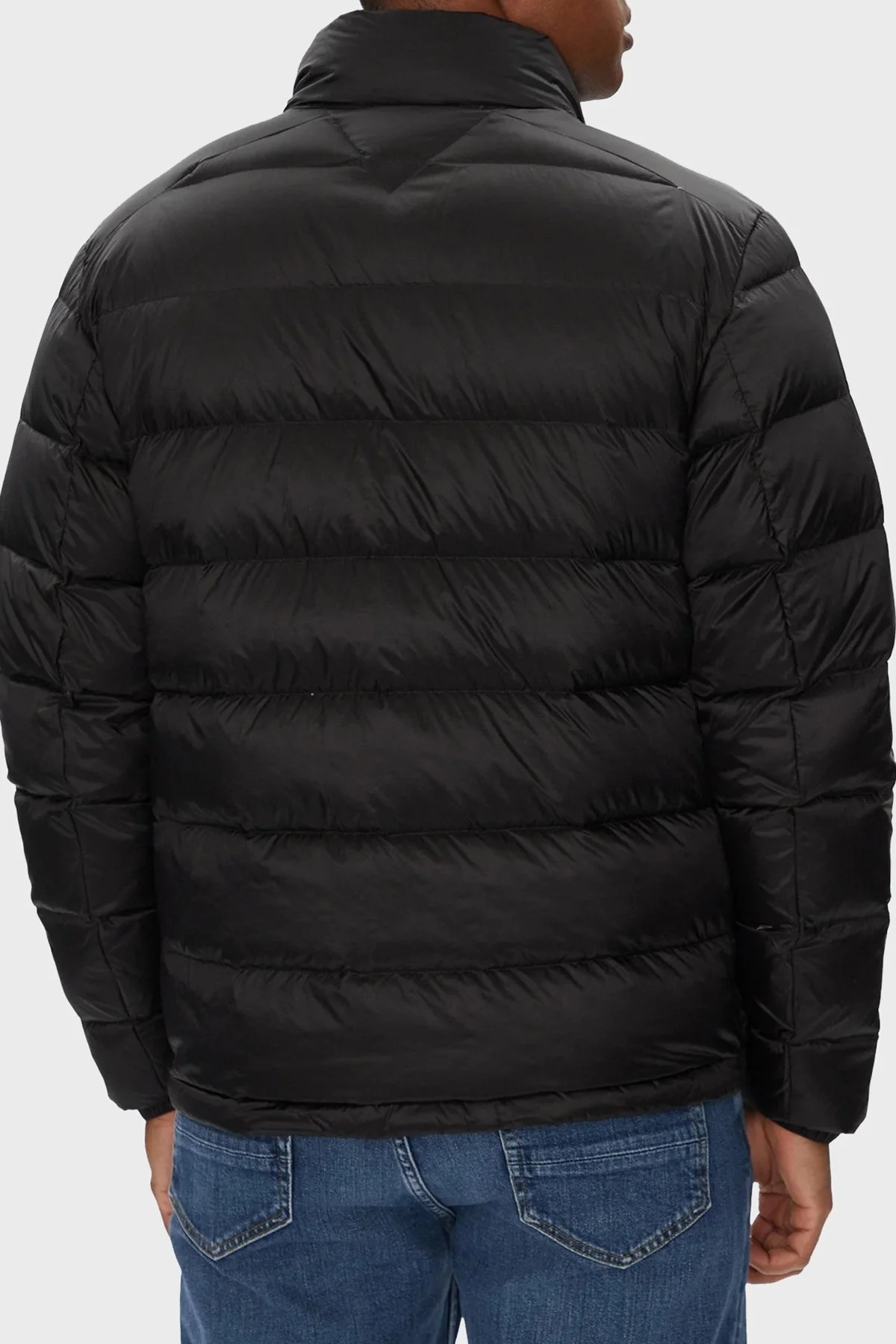 Tommy Jeans Regular Fit Dik Yaka Kapitoneli Logolu Erkek Mont DM0DM21937 BDS SİYAH - 3