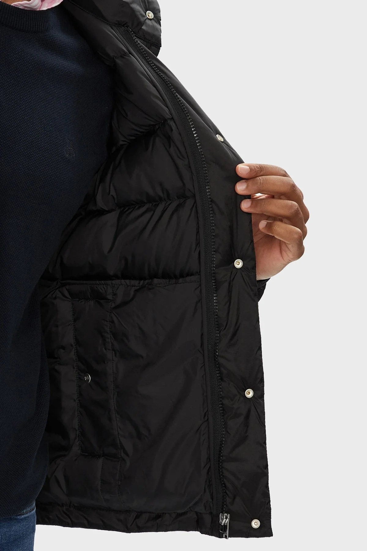 Tommy Jeans Regular Fit Dik Yaka Kapitoneli Logolu Erkek Mont DM0DM21937 BDS SİYAH - 6