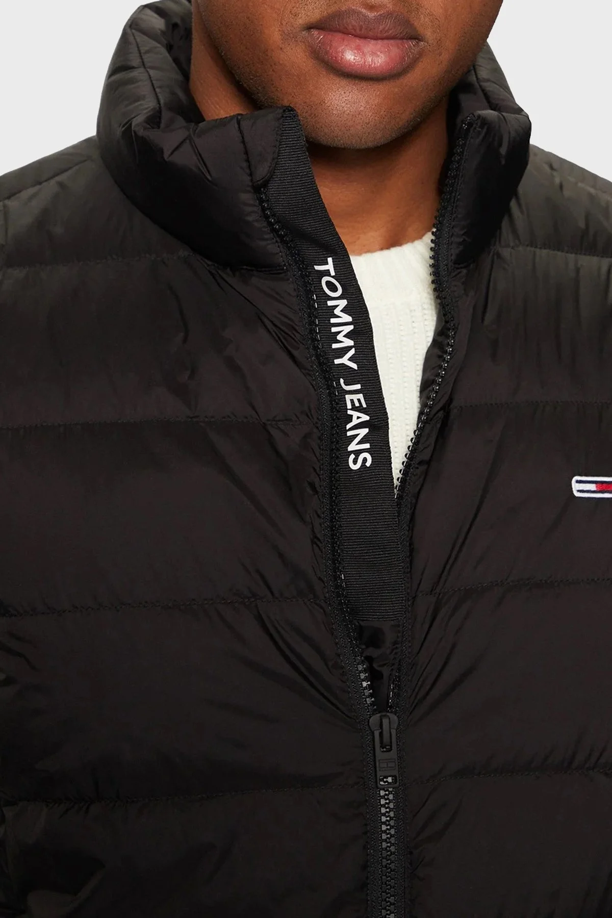 Tommy Jeans Regular Fit Dik Yaka Kapitoneli Şişme Erkek Yelek DM0DM20663 BDS SİYAH - 4