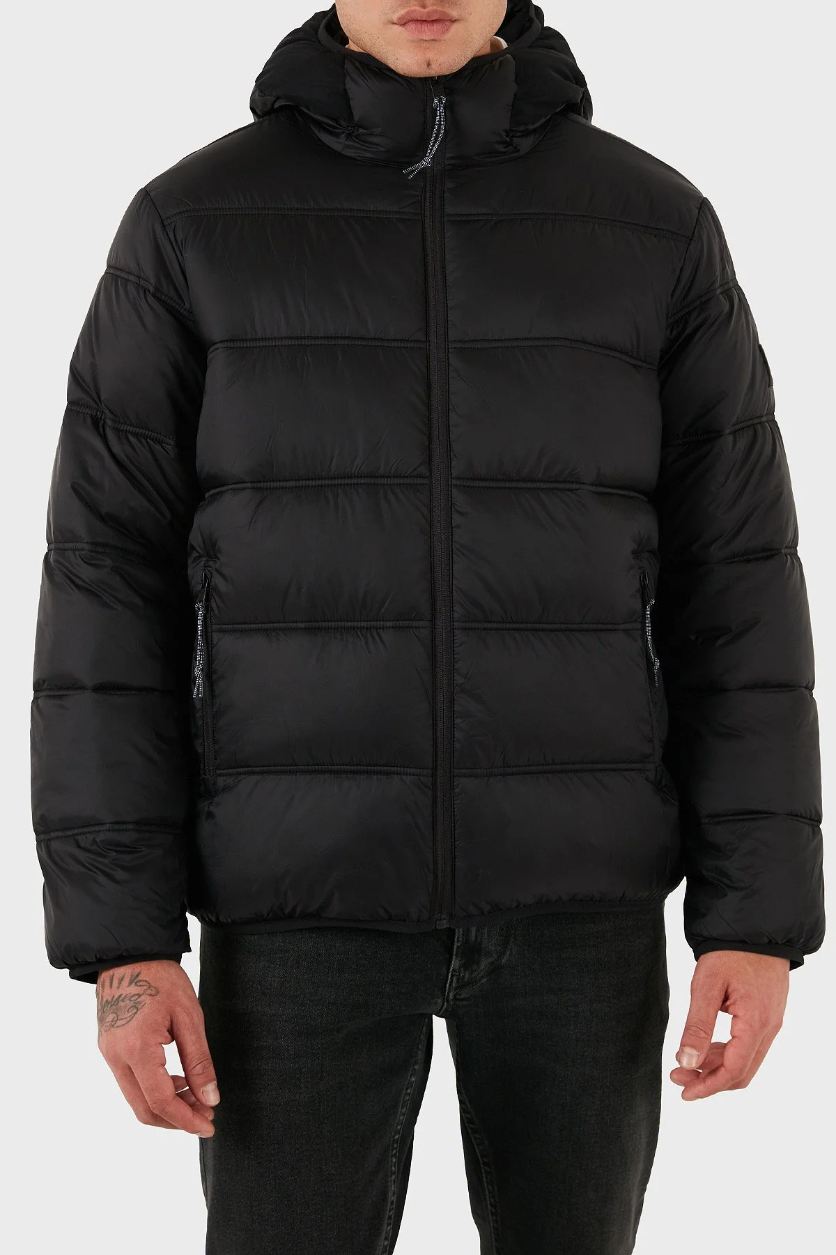 Tommy Jeans Regular Fit Kapüşonlu Kapitoneli Şişme Erkek Mont DM0DM22044 BDS SİYAH - 4