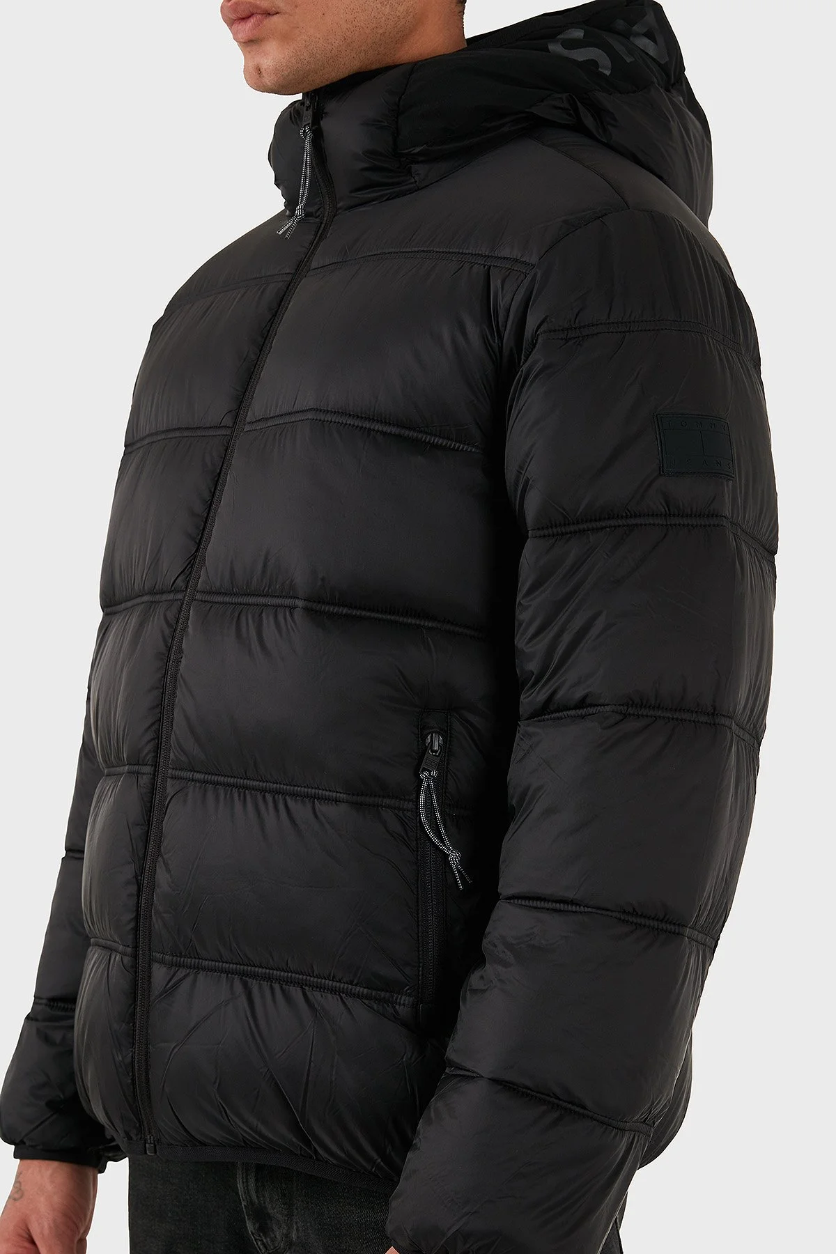 Tommy Jeans Regular Fit Kapüşonlu Kapitoneli Şişme Erkek Mont DM0DM22044 BDS SİYAH - 7