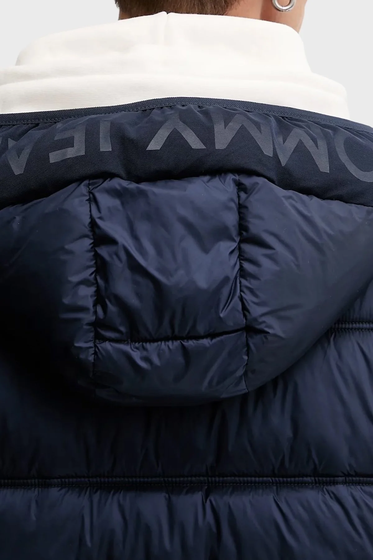 Tommy Jeans Regular Fit Kapüşonlu Kapitoneli Şişme Erkek Mont DM0DM22044 C1G LACİVERT - 6