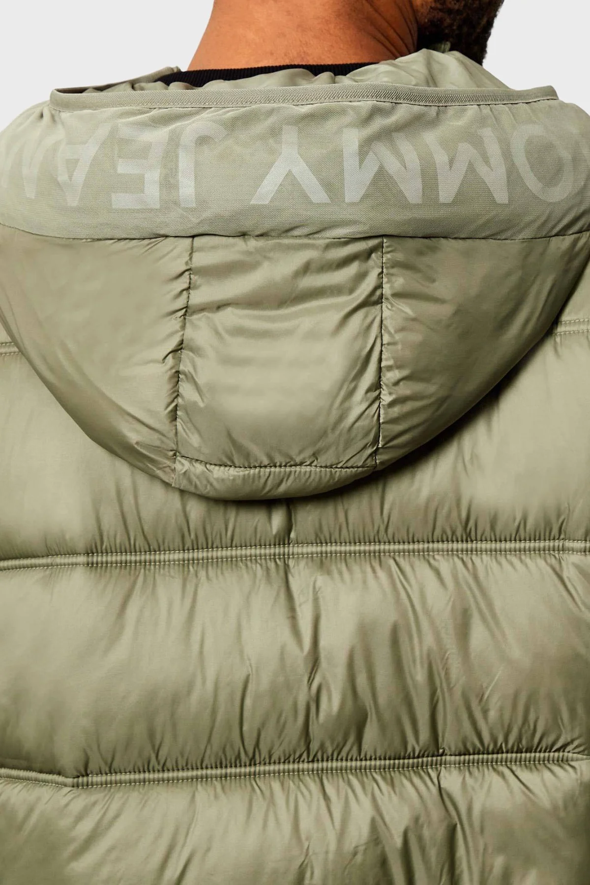 Tommy Jeans Regular Fit Kapüşonlu Kapitoneli Şişme Erkek Mont DM0DM22044 M1L YEŞİL - 6