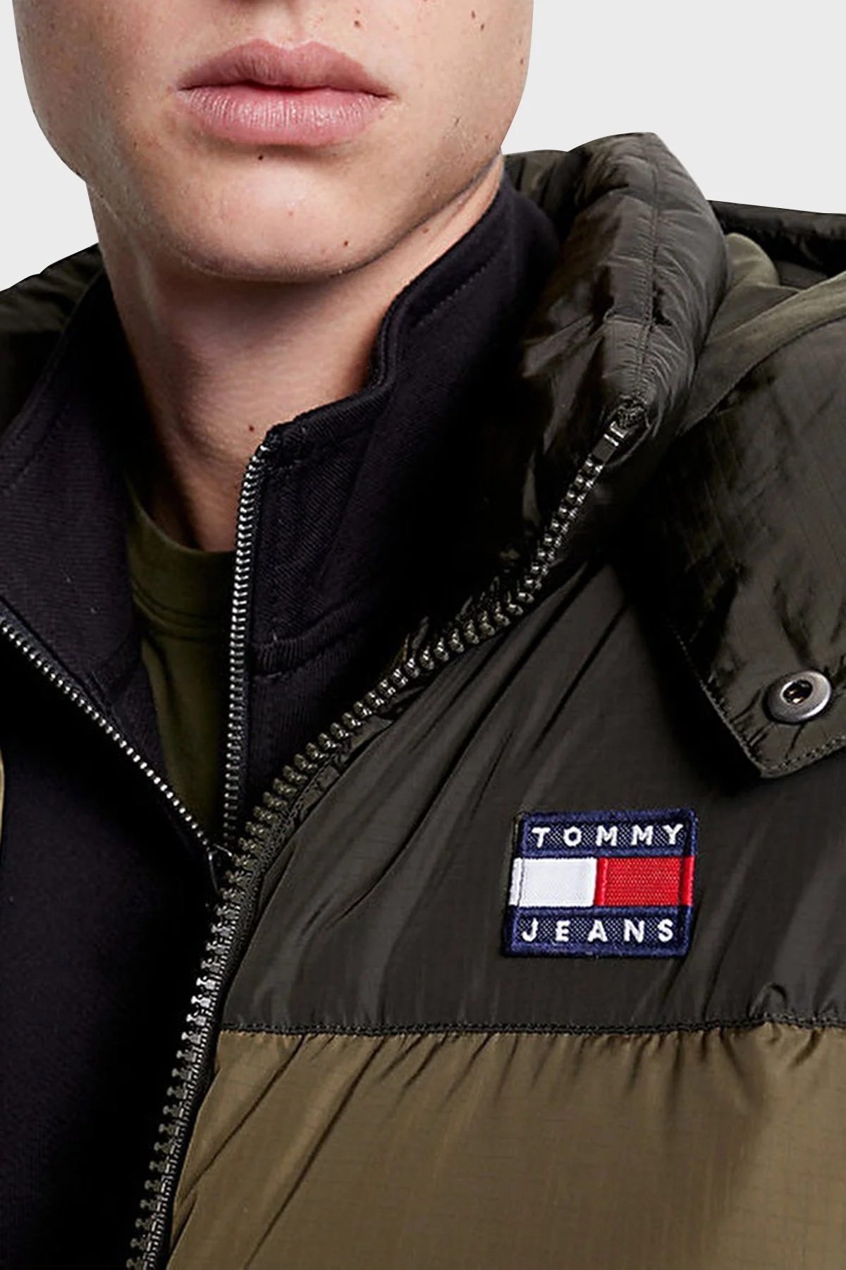 Tommy Jeans Regular Fit Kapüşonlu Şişme Erkek Mont DM0DM17482 MR1 YEŞİL - 4