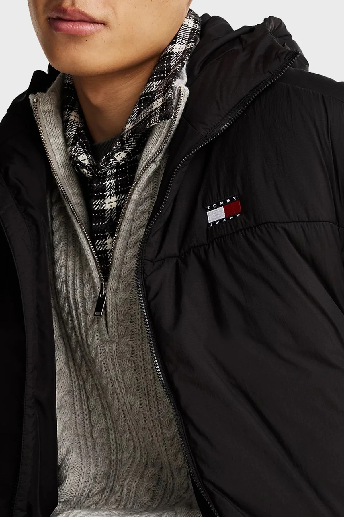 Tommy Jeans Regular Fit Kapüşonlu Şişme Erkek Mont DM0DM21094 BDS SİYAH - 4