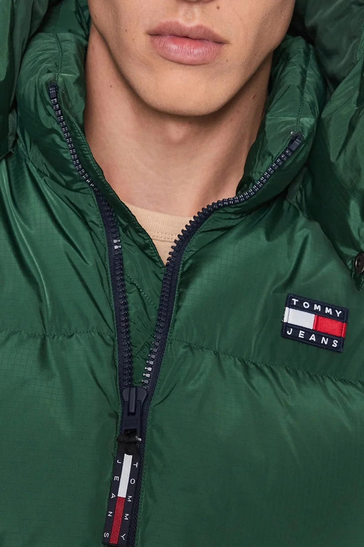 Tommy Jeans Regular Fit Kuş Tüyü Dik Yaka Şişme Erkek Mont DM0DM15445 L2M YEŞİL - 5