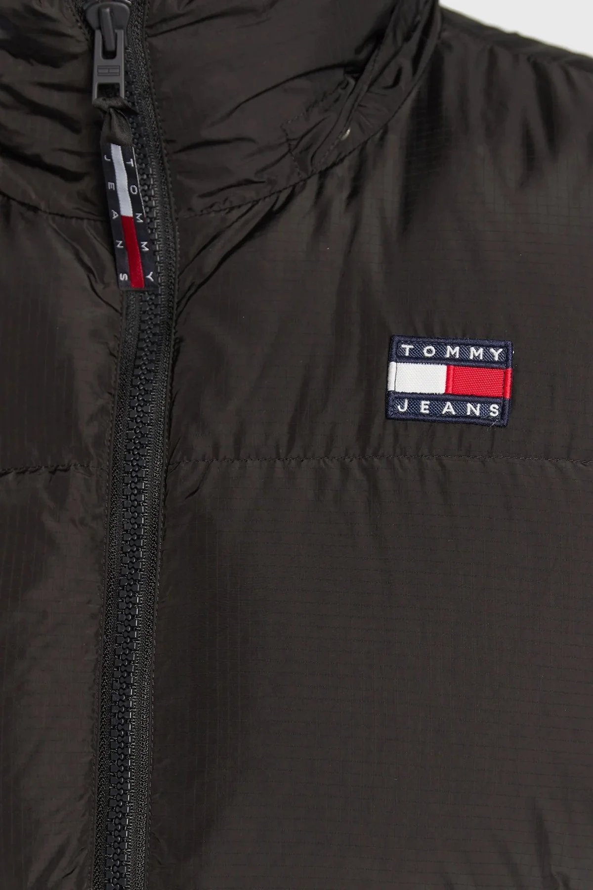 Tommy Jeans Regular Fit Kuş Tüyü Dolgulu Kapüşonlu Şişme Erkek Yelek DM0DM14447 BDS SİYAH - 6