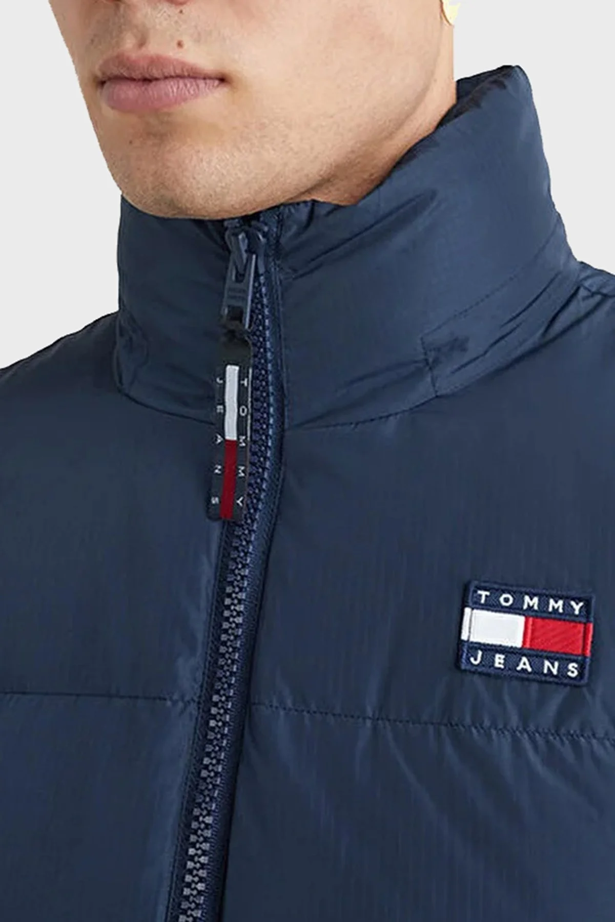 Tommy Jeans Regular Fit Kuş Tüyü Dolgulu Kapüşonlu Şişme Erkek Yelek DM0DM14447 C87 LACİVERT - 4