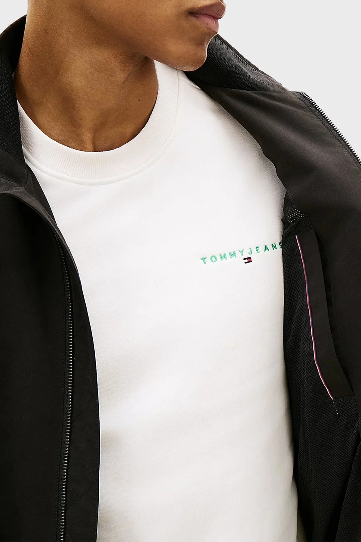 Tommy Jeans Regular Fit Logolu Dik Yaka Erkek Mont DM0DM22720 BDS SİYAH - 6