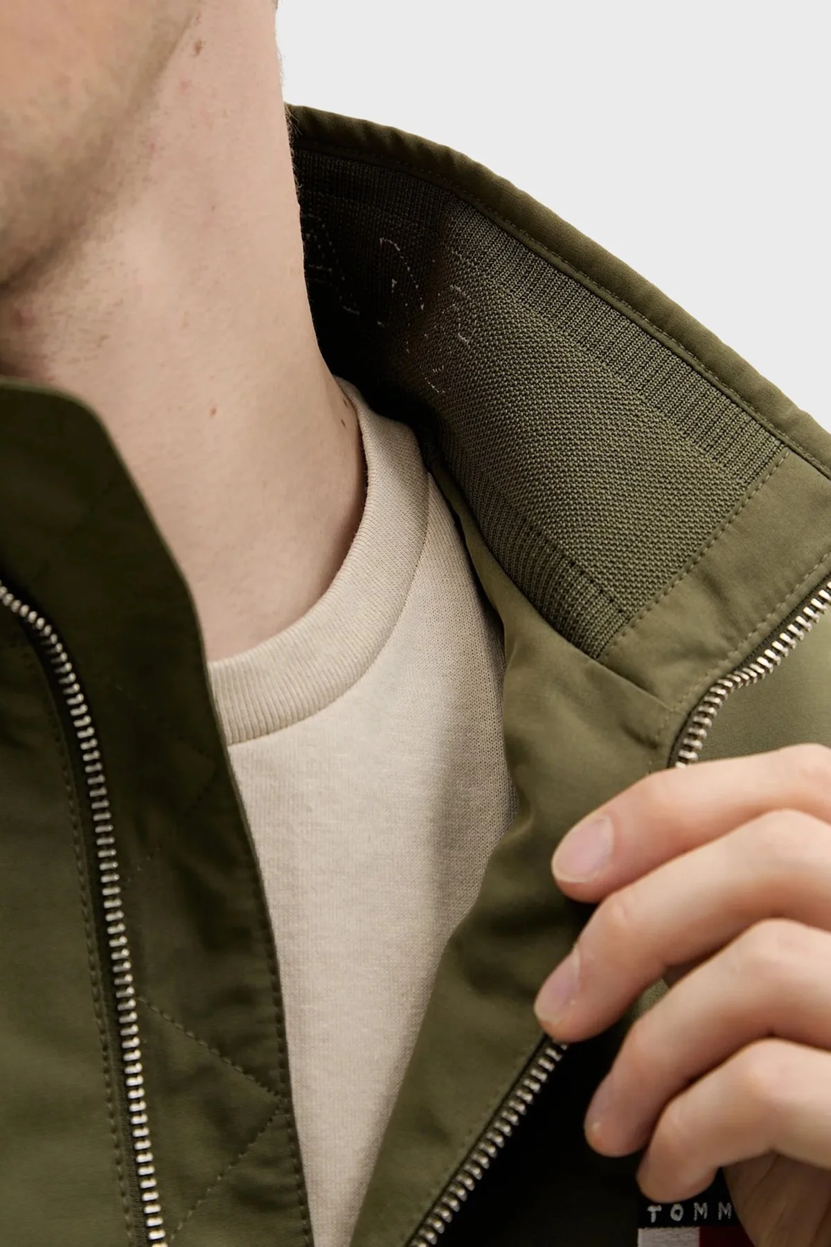 Tommy Jeans Regular Fit Logolu Dik Yaka Erkek Mont DM0DM22720 GY1 KOYU YEŞİL - 5