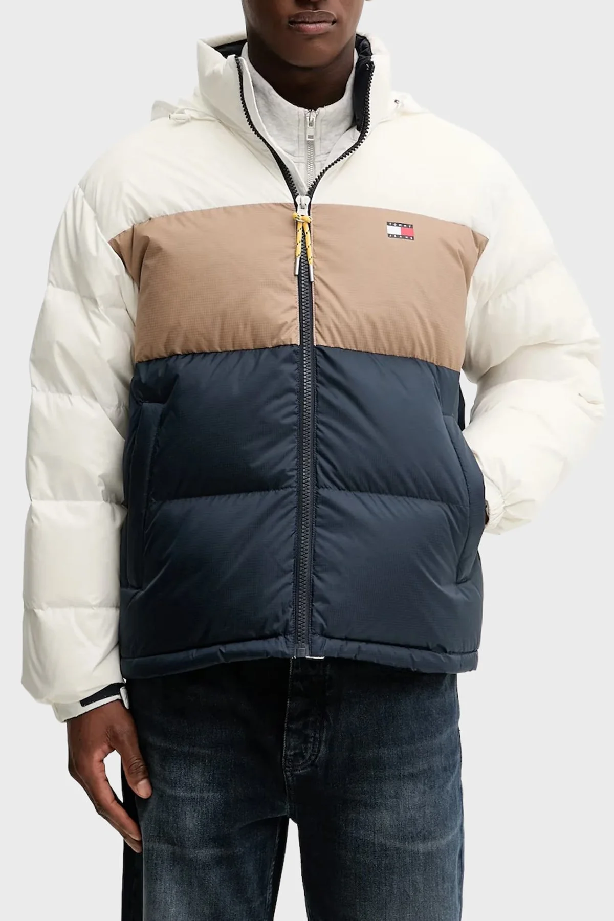 Tommy Jeans Regular Fit Logolu Dik Yaka Kapüşonlu Erkek Mont DM0DM22117 YBL BEYAZ - 1