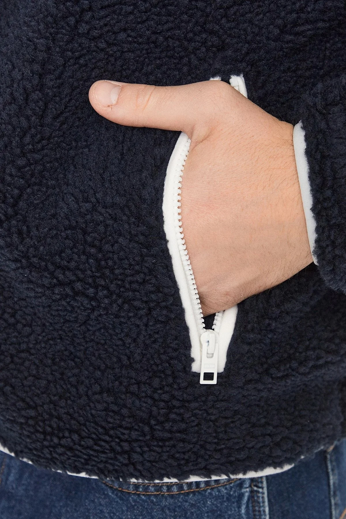 Tommy Jeans Regular Fit Yan Cepli Fermuarlı Kapüşonlu Erkek Polar DM0DM15509 DW5 LACİVERT - 5