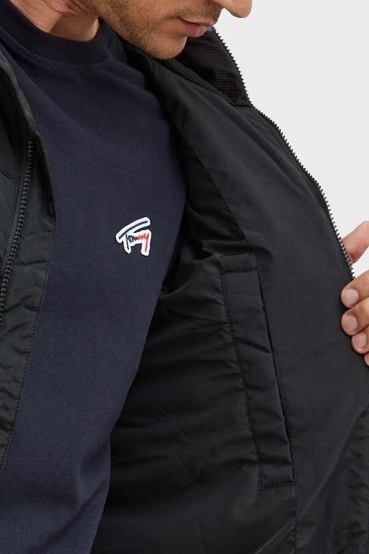Tommy Jeans Regular Fit Yumuşak Dokulu Kapüşonlu Mevsimlik Spor Erkek Ceket DM0DM16630 BDS SİYAH - 4