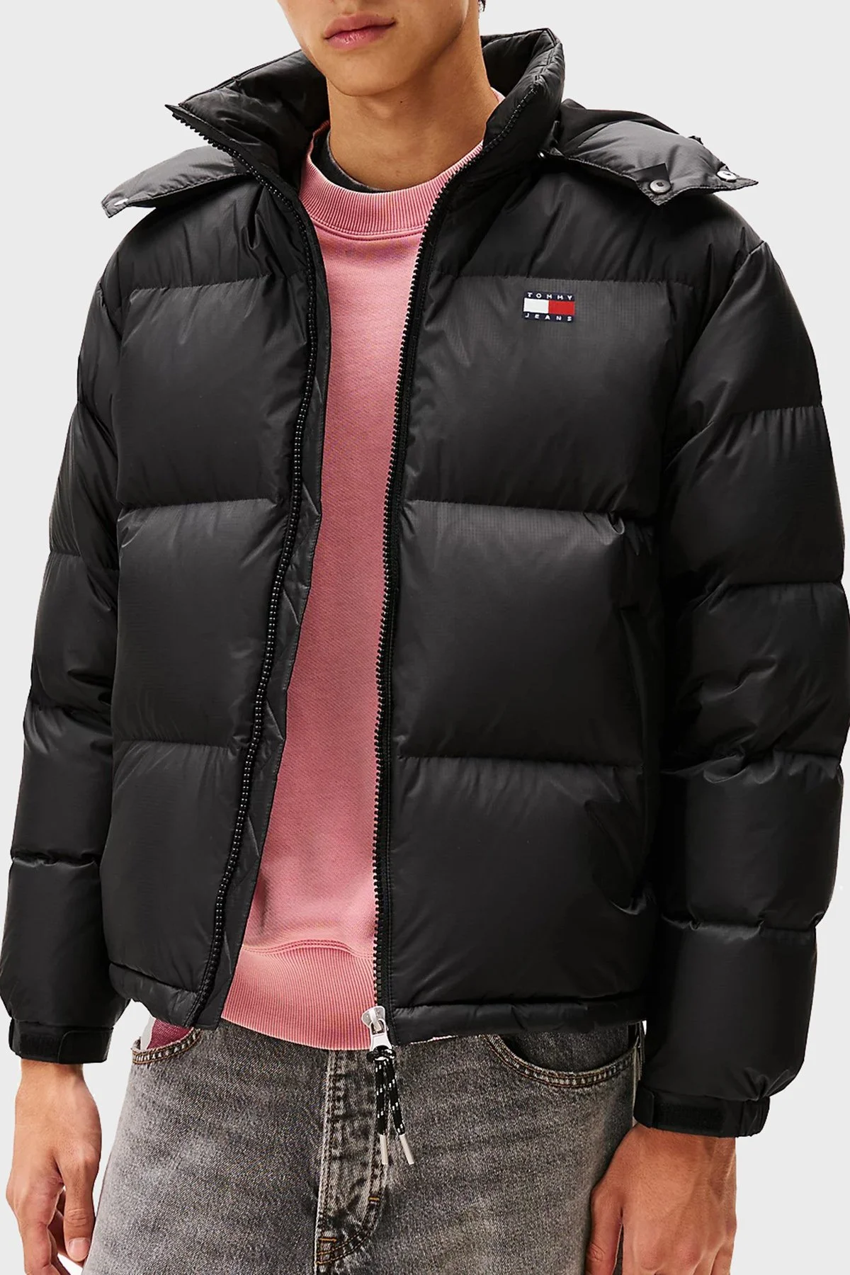 Tommy Jeans Relaxed Fit Çıkarılabilir Kapüşonlu Su İtici Şişme Erkek Mont DM0DM22036 BDS SİYAH - 1