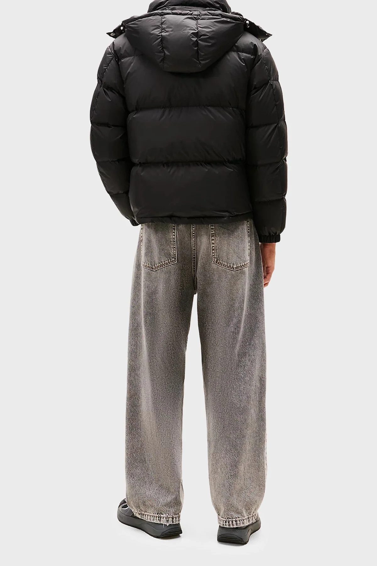 Tommy Jeans Relaxed Fit Çıkarılabilir Kapüşonlu Su İtici Şişme Erkek Mont DM0DM22036 BDS SİYAH - 3
