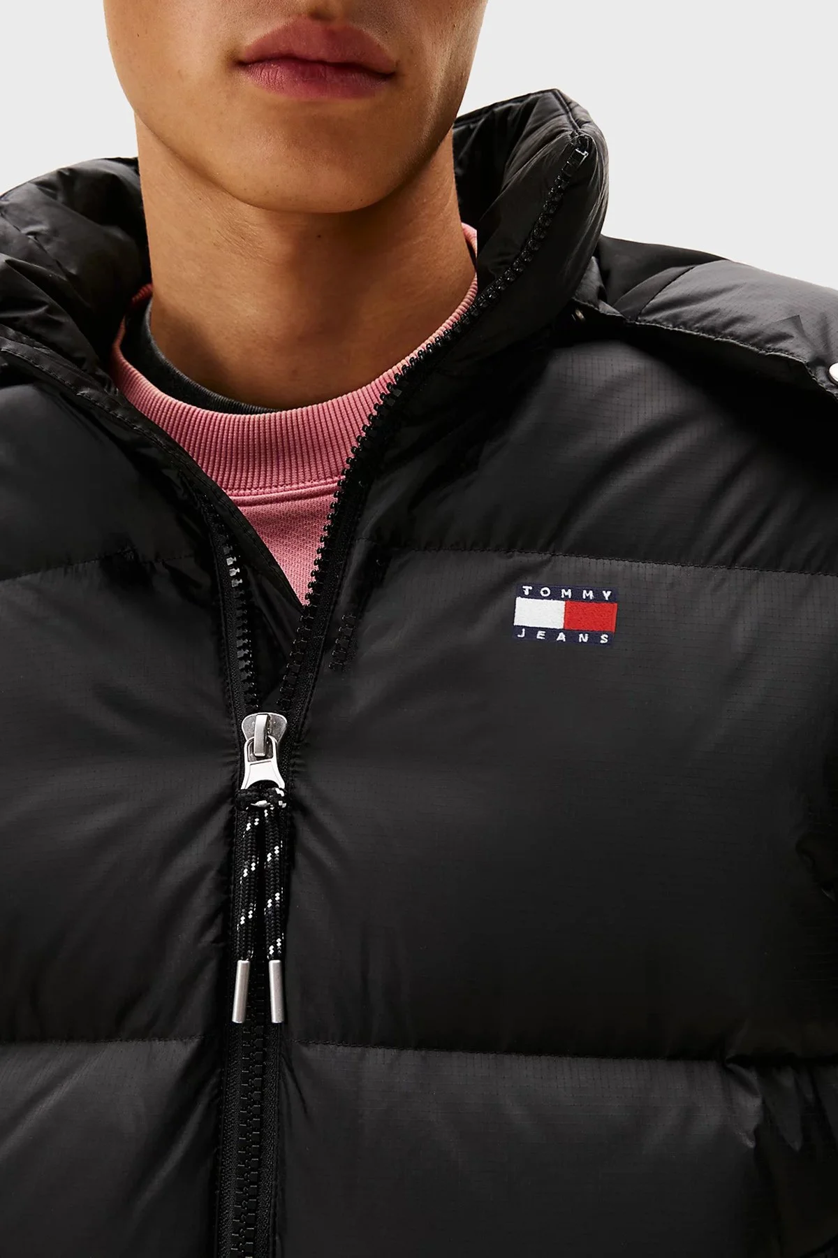 Tommy Jeans Relaxed Fit Çıkarılabilir Kapüşonlu Su İtici Şişme Erkek Mont DM0DM22036 BDS SİYAH - 5