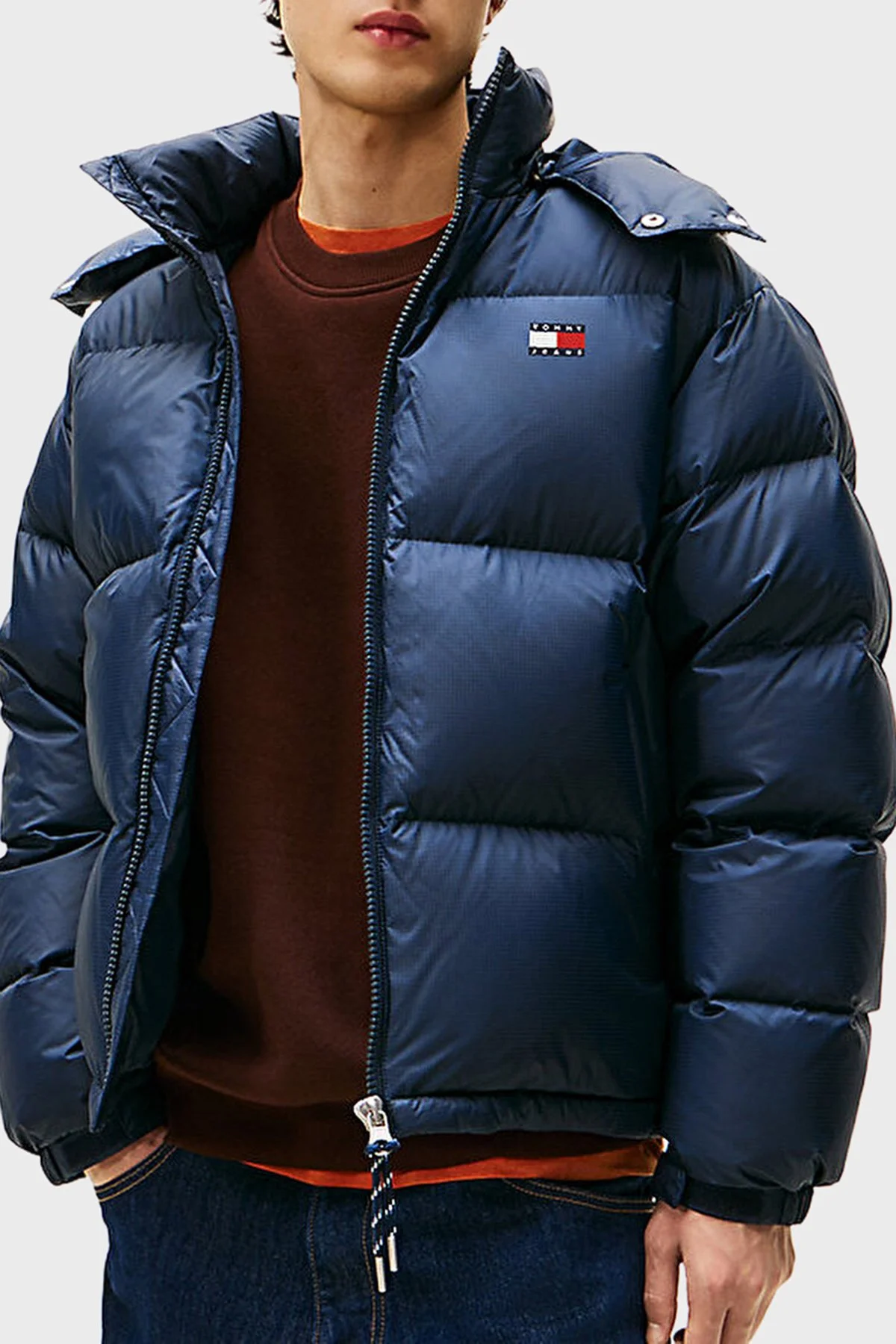 Tommy Jeans Relaxed Fit Çıkarılabilir Kapüşonlu Su İtici Şişme Erkek Mont DM0DM22036 C1G LACİVERT - 1