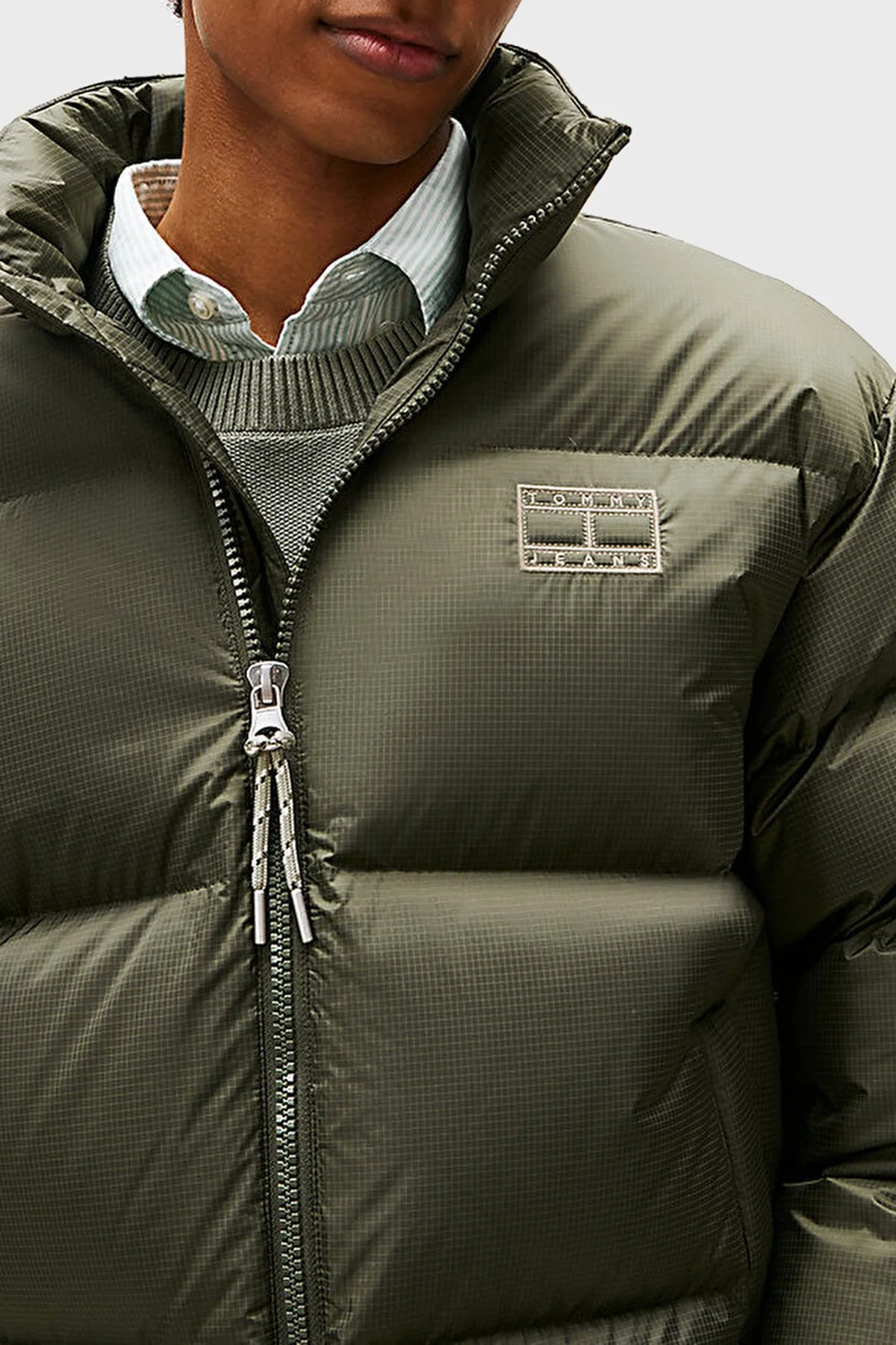 Tommy Jeans Relaxed Fit Çıkarılabilir Kapüşonlu Su İtici Şişme Erkek Mont DM0DM22036 MRH KOYU YEŞİL - 4