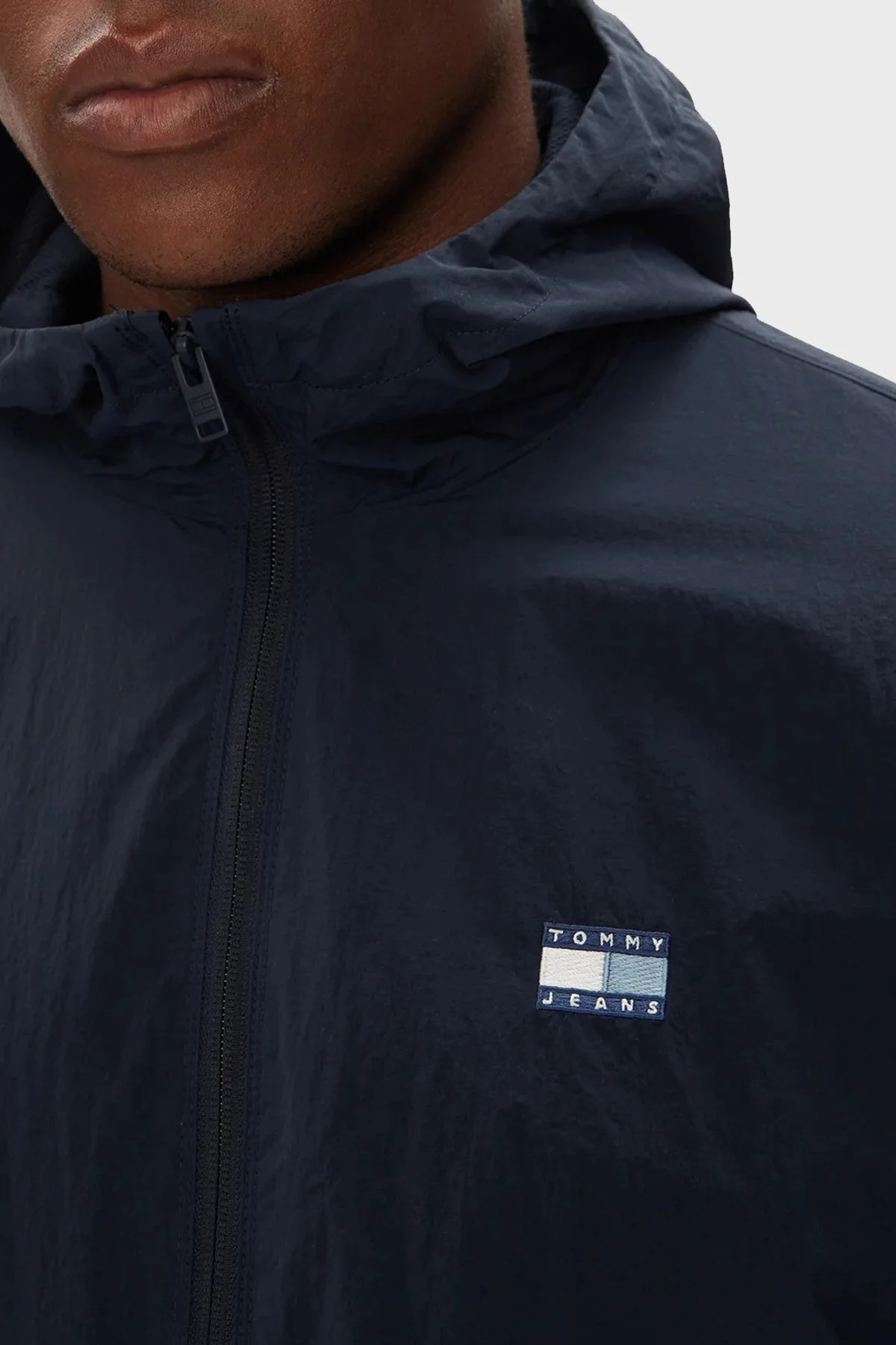 Tommy Jeans Relaxed Fit Kapüşonlu Su İtici Logolu Erkek Mont DM0DM21393 C1G LACİVERT - 4