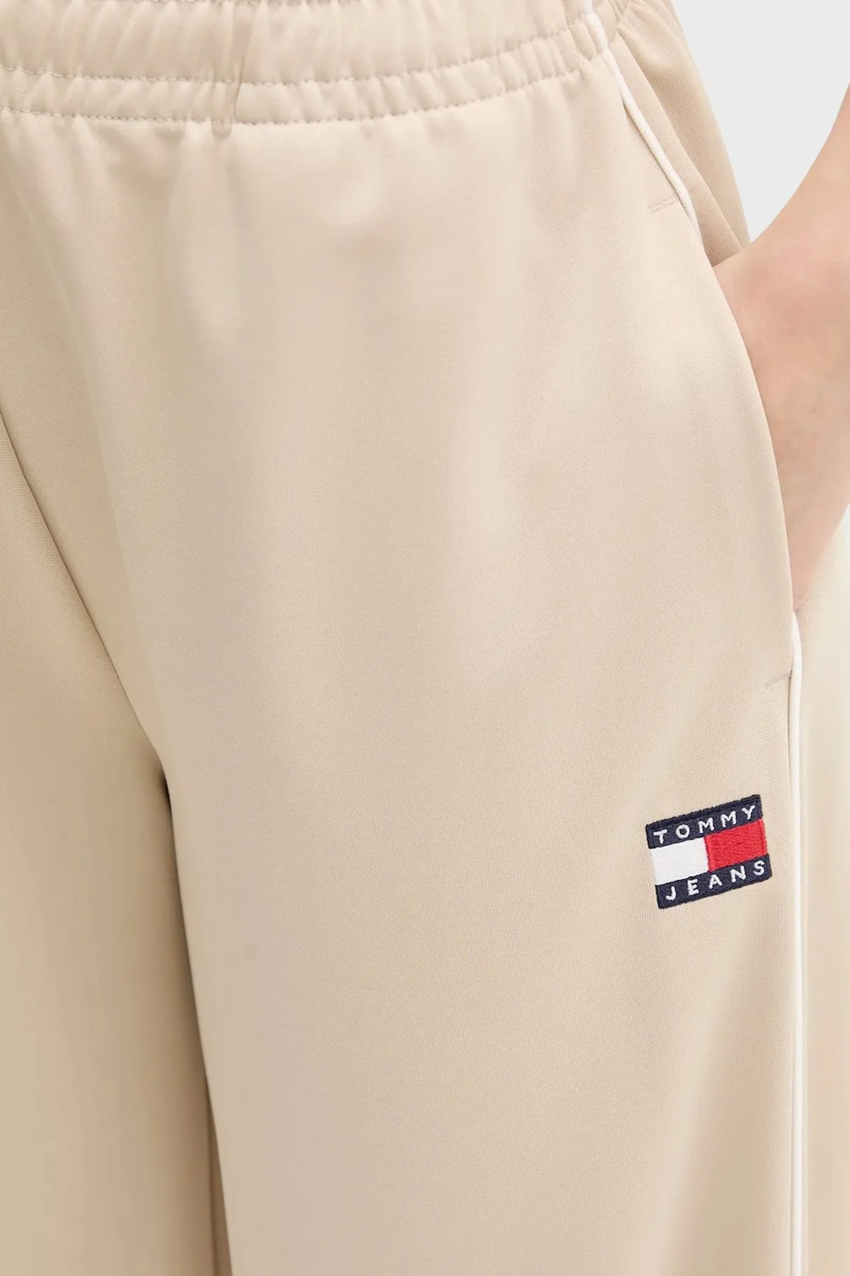 Tommy Jeans Relaxed Fit Logolu Yüksek Bel Kadın Pantolon DW0DW22633 ABY BEJ - 4