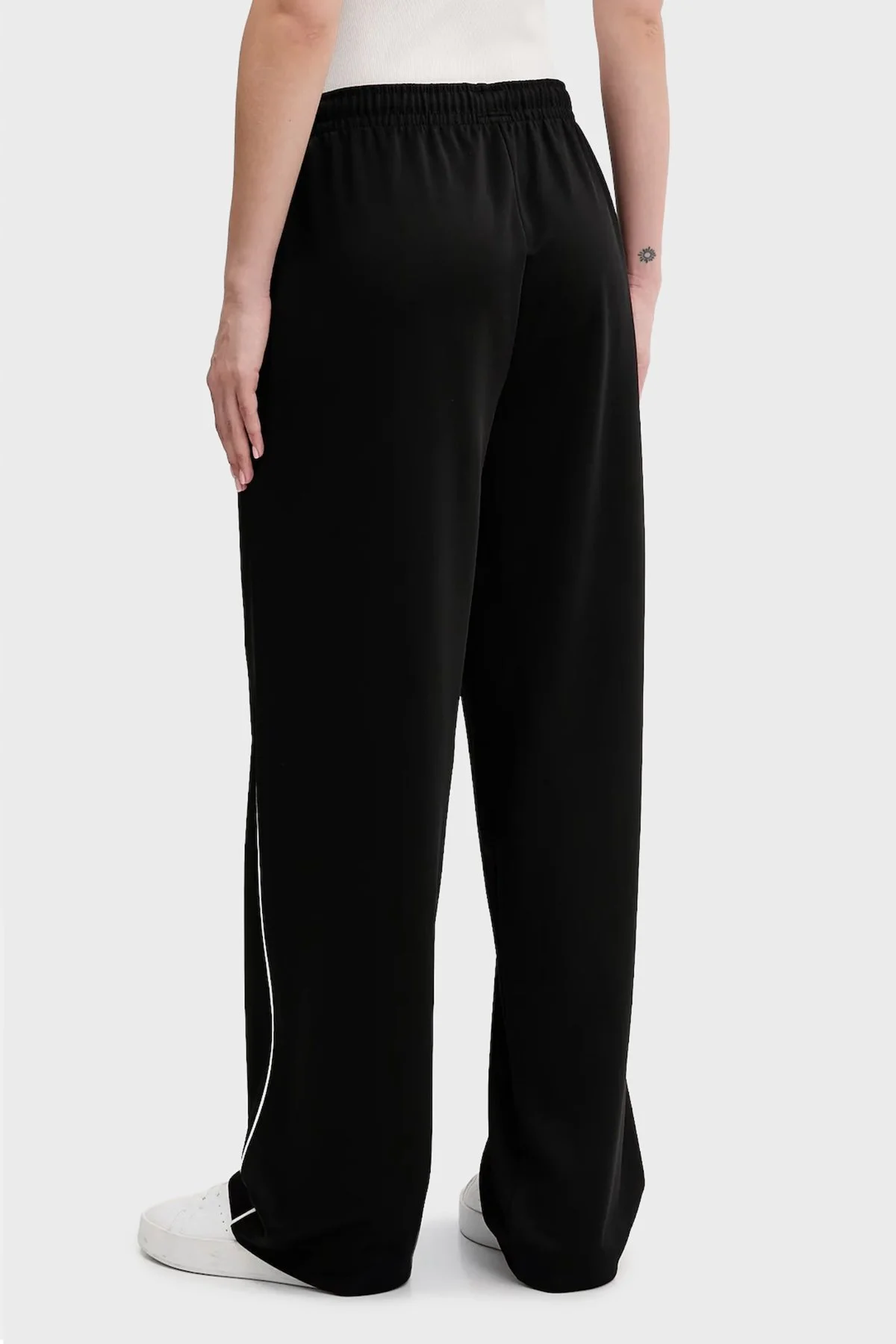 Tommy Jeans Relaxed Fit Logolu Yüksek Bel Bayan Pantolon DW0DW22633 BDS SİYAH - 3