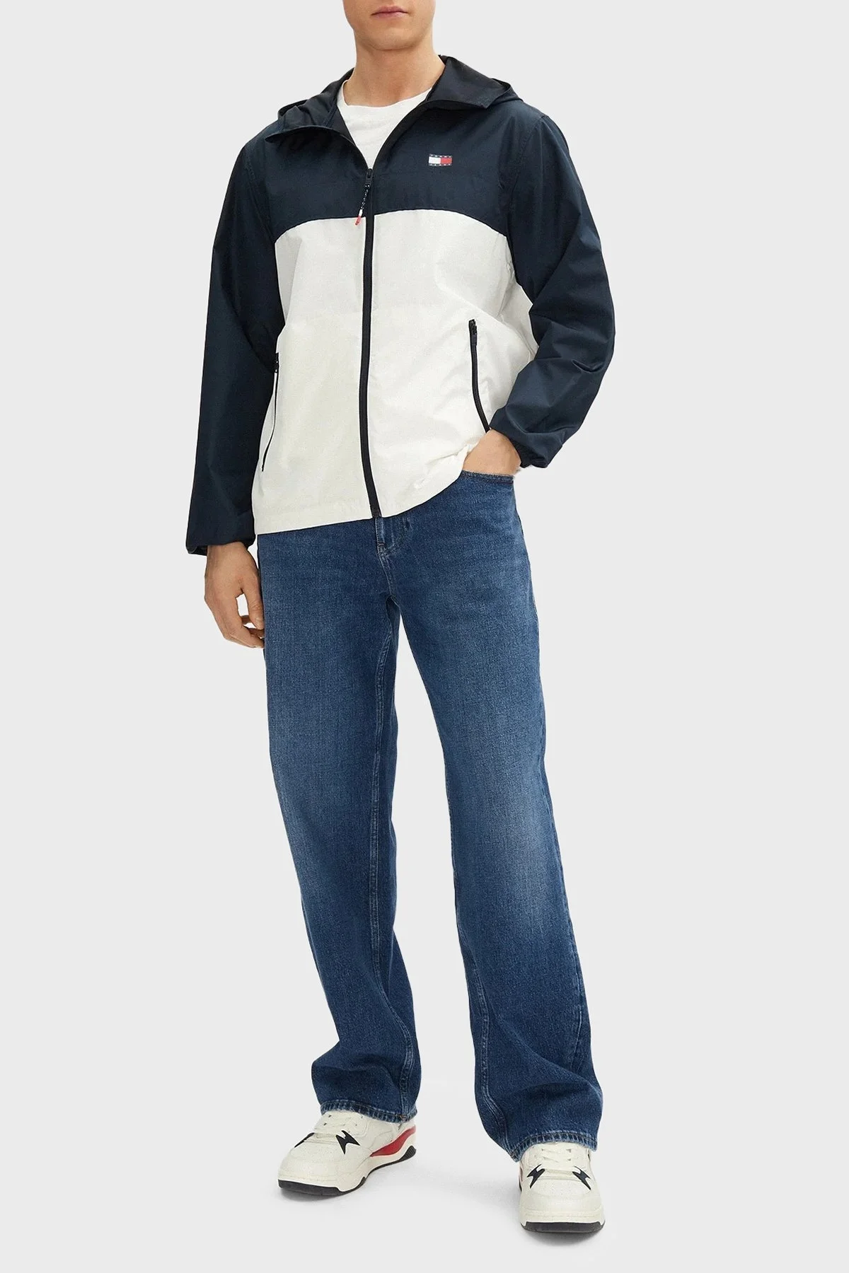 Tommy Jeans Renk Bloklu Suya Dayanıklı Regular Fit Kapüşonlu Erkek Yağmurluk DM0DM20204 0GY BEYAZ-LACİVERT - 7