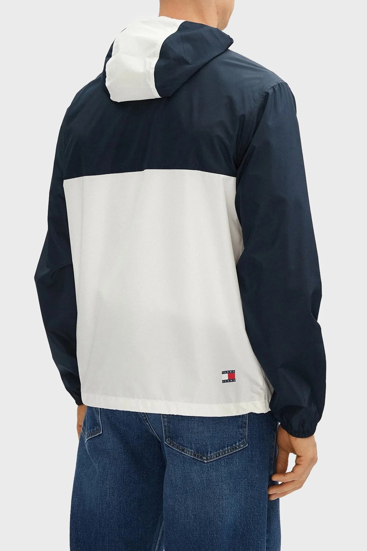Tommy Jeans Renk Bloklu Suya Dayanıklı Regular Fit Kapüşonlu Erkek Yağmurluk DM0DM20204 0GY BEYAZ-LACİVERT - 8